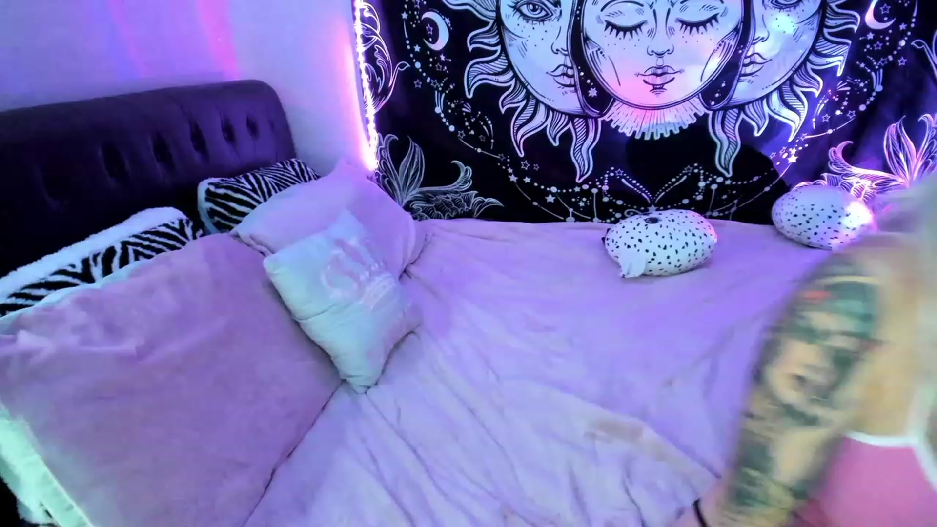 Gallery image thumbnail from Xo_belle's myfreecams stream on, 04/04/2023, 08:01 image 15 of 20