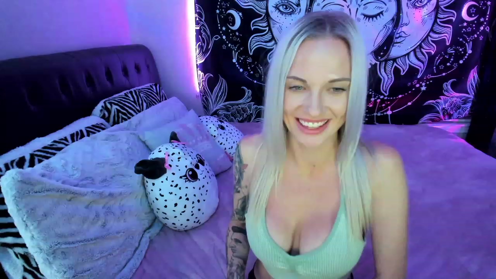 Gallery image thumbnail from Xo_belle's myfreecams stream on, 04/10/2023, 06:27 image 6 of 20