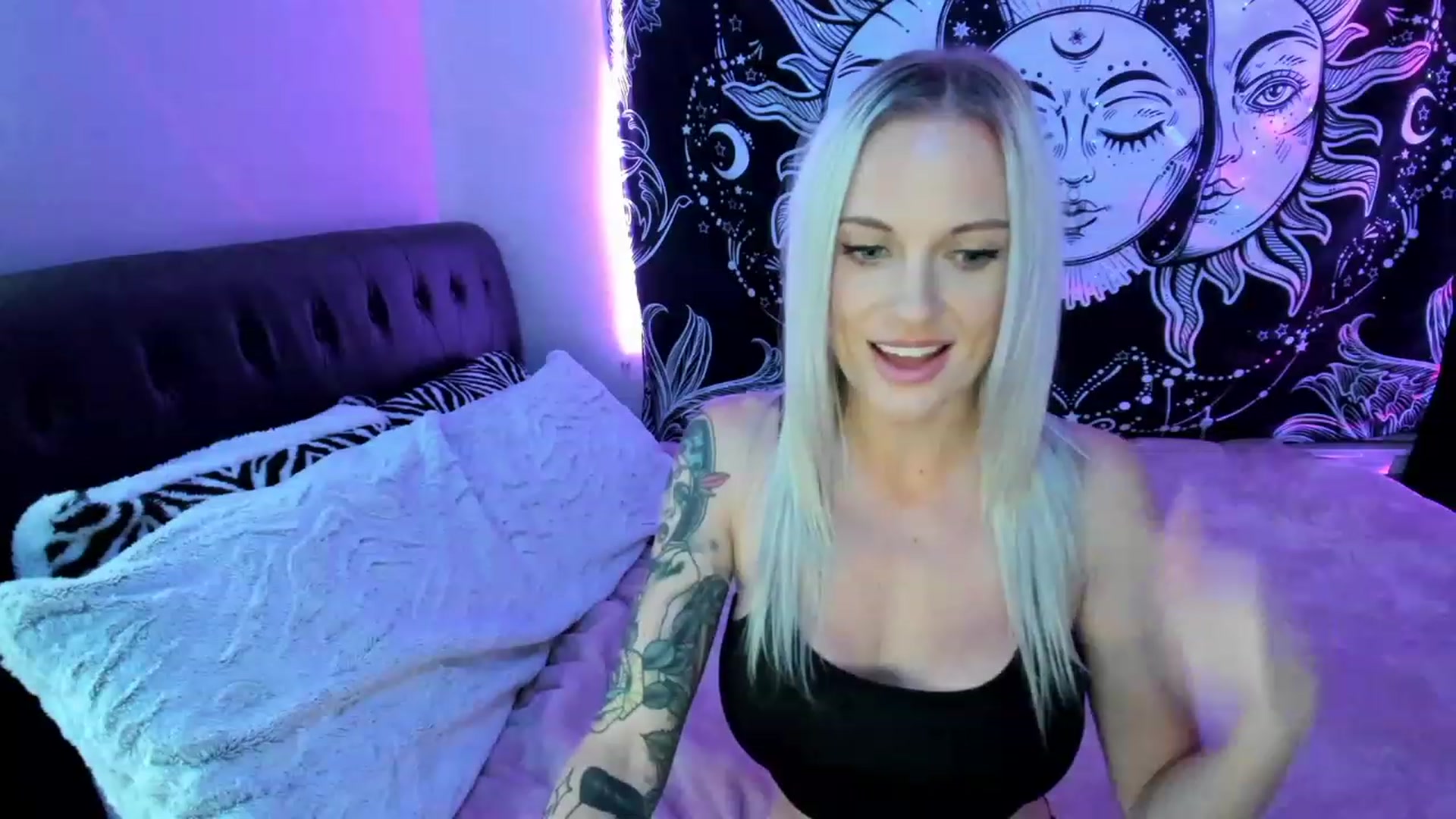 Gallery image thumbnail from Xo_belle's myfreecams stream on, 04/12/2023, 04:36 image 7 of 20
