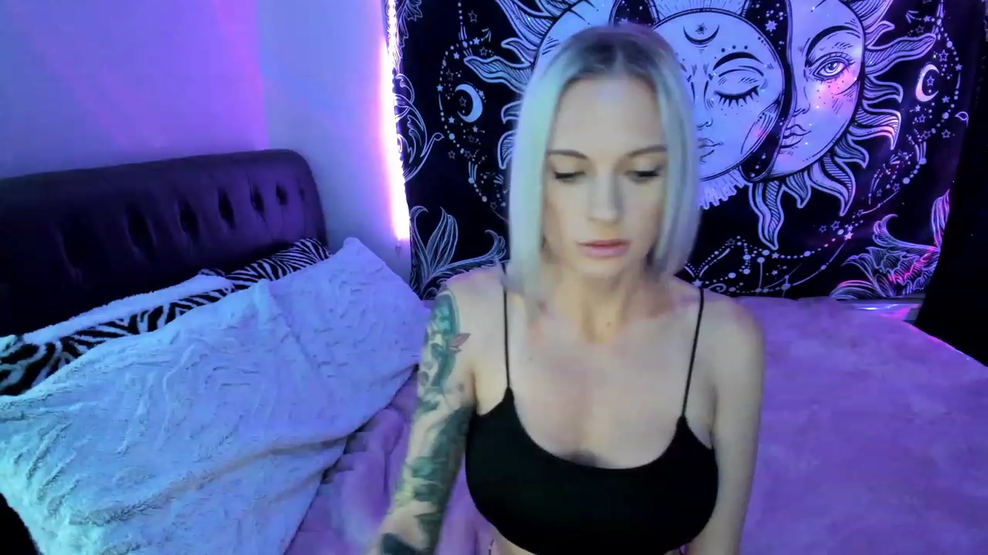 Gallery image thumbnail from Xo_belle's myfreecams stream on, 04/12/2023, 04:36 image 6 of 20