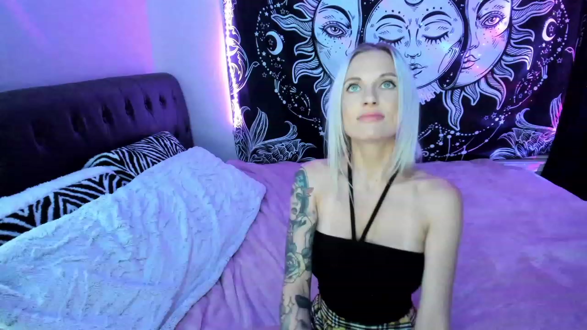 Gallery image thumbnail from Xo_belle's myfreecams stream on, 04/12/2023, 06:22 image 12 of 20