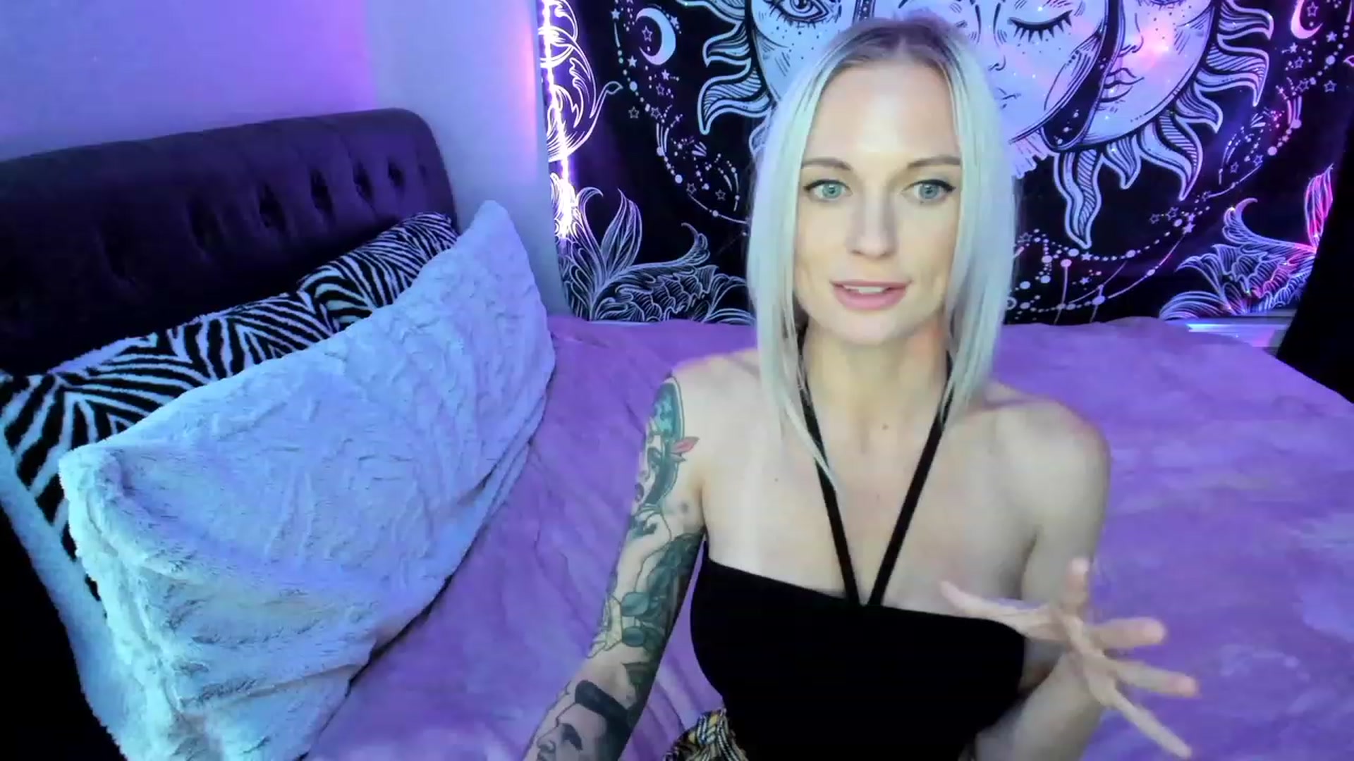 Gallery image thumbnail from Xo_belle's myfreecams stream on, 04/12/2023, 08:13 image 3 of 20