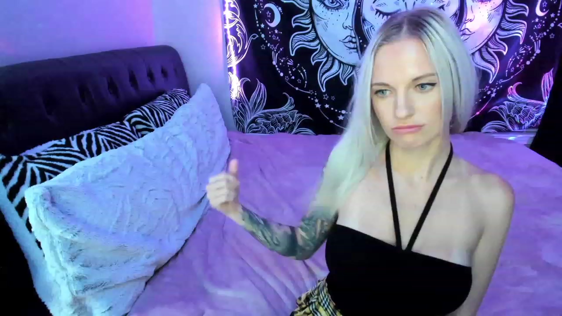 Gallery image thumbnail from Xo_belle's myfreecams stream on, 04/12/2023, 08:13 image 11 of 20