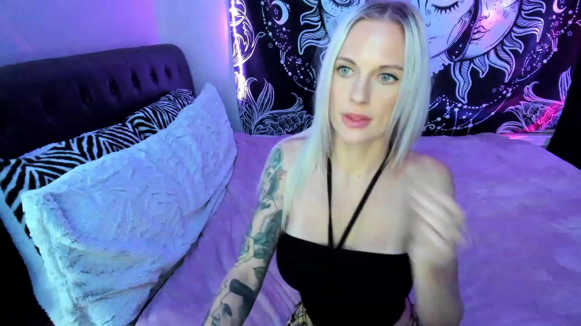 Gallery image thumbnail from Xo_belle's myfreecams stream on, 04/12/2023, 08:13 image 18 of 20
