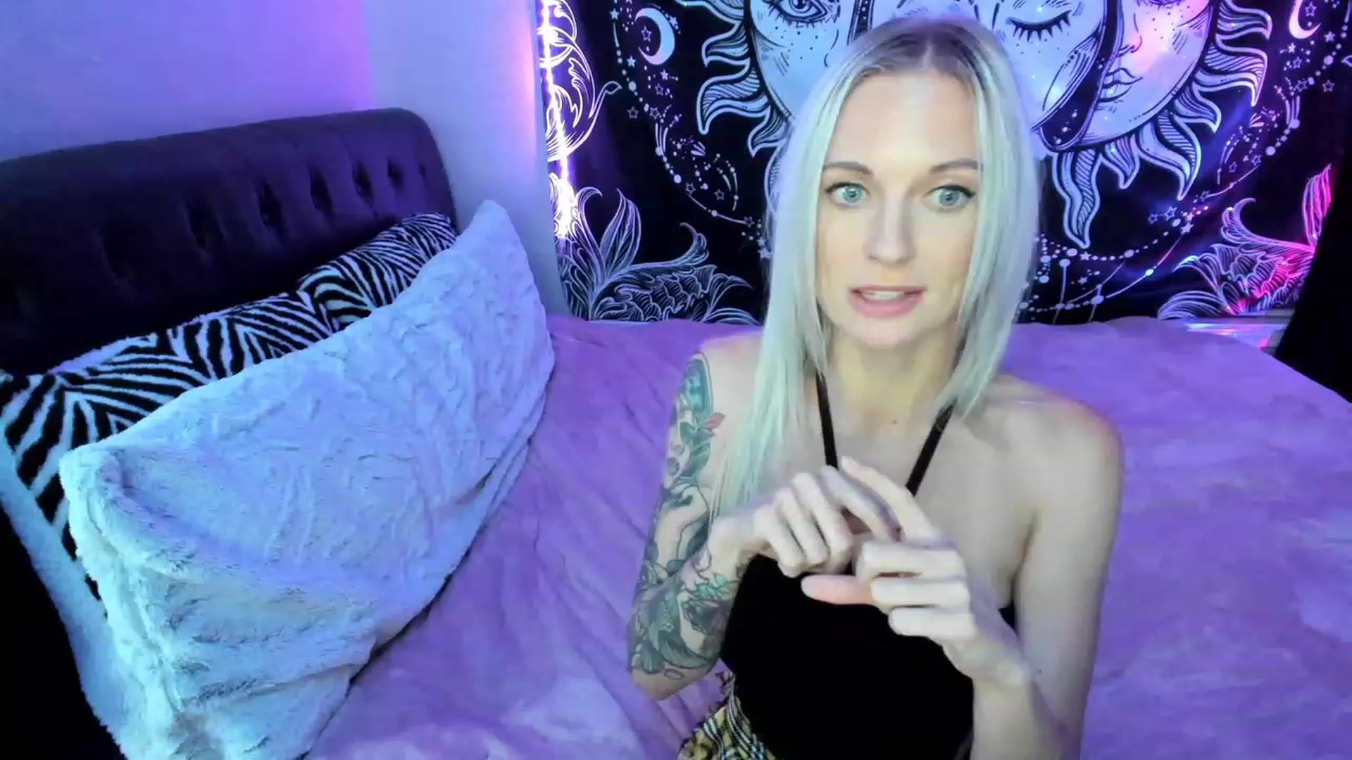 Gallery image thumbnail from Xo_belle's myfreecams stream on, 04/12/2023, 08:13 image 6 of 20
