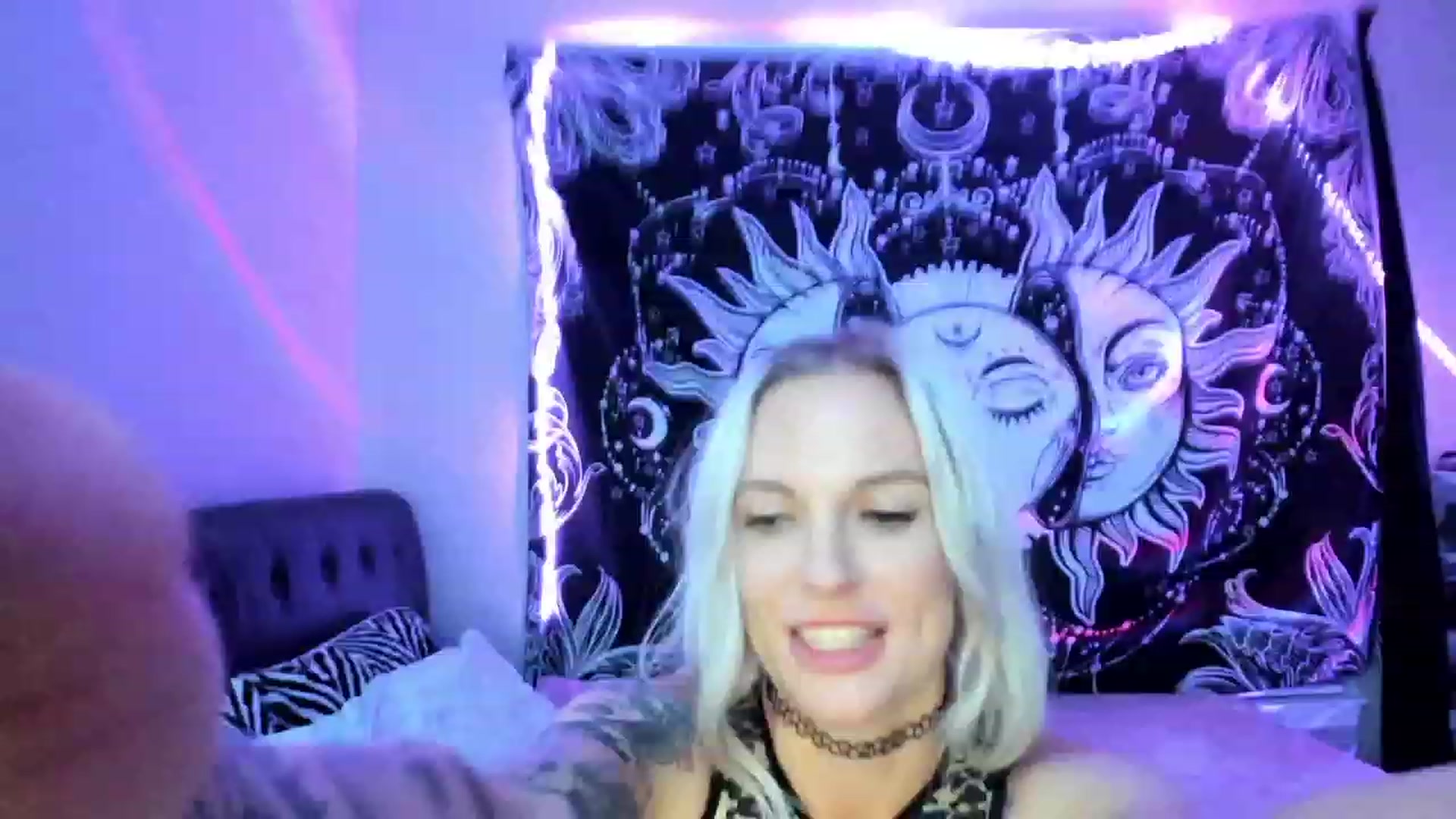 Gallery image thumbnail from Xo_belle's myfreecams stream on, 04/14/2023, 02:55 image 16 of 20