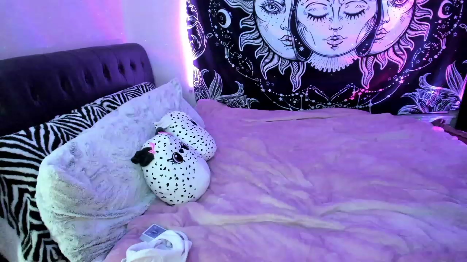 Gallery image thumbnail from Xo_belle's myfreecams stream on, 04/15/2023, 07:16 image 3 of 20