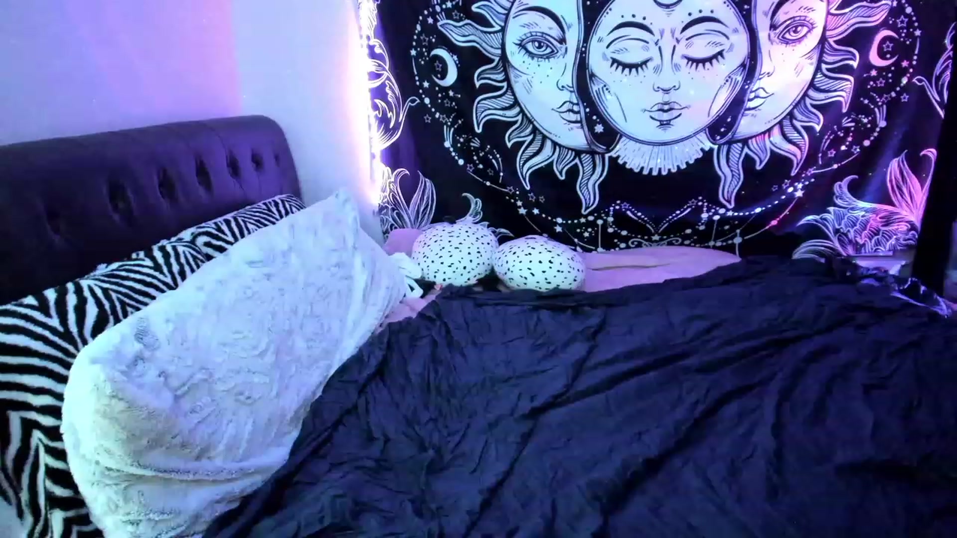 Gallery image thumbnail from Xo_belle's myfreecams stream on, 04/15/2023, 07:16 image 15 of 20