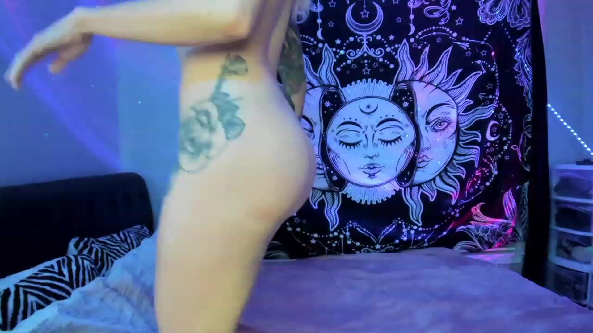 Gallery image thumbnail from Xo_belle's myfreecams stream on, 04/17/2023, 04:03 image 7 of 20