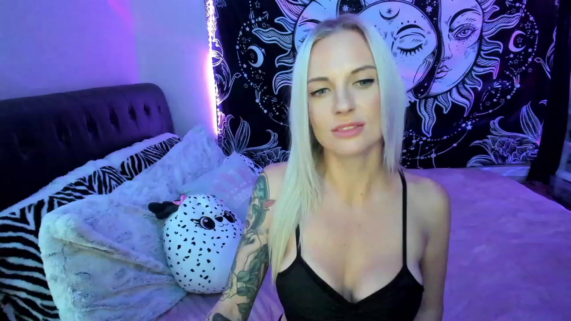 Gallery image thumbnail from Xo_belle's myfreecams stream on, 04/18/2023, 04:45 image 2 of 20