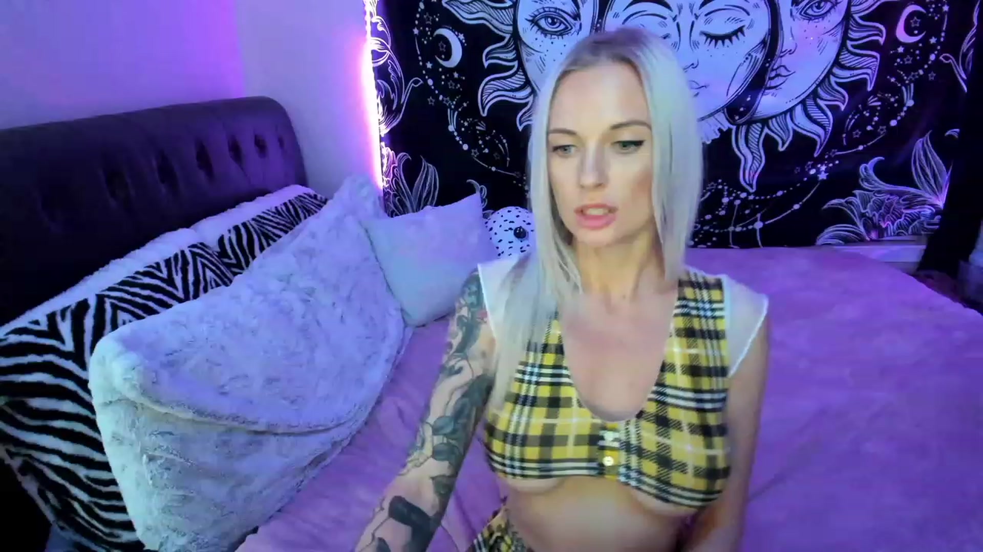 Gallery image thumbnail from Xo_belle's myfreecams stream on, 04/18/2023, 06:52 image 17 of 20