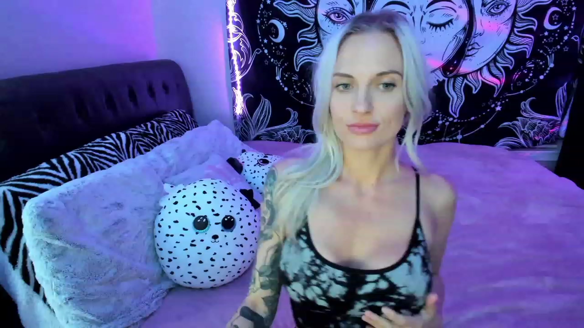 Gallery image thumbnail from Xo_belle's myfreecams stream on, 04/19/2023, 03:45 image 7 of 20