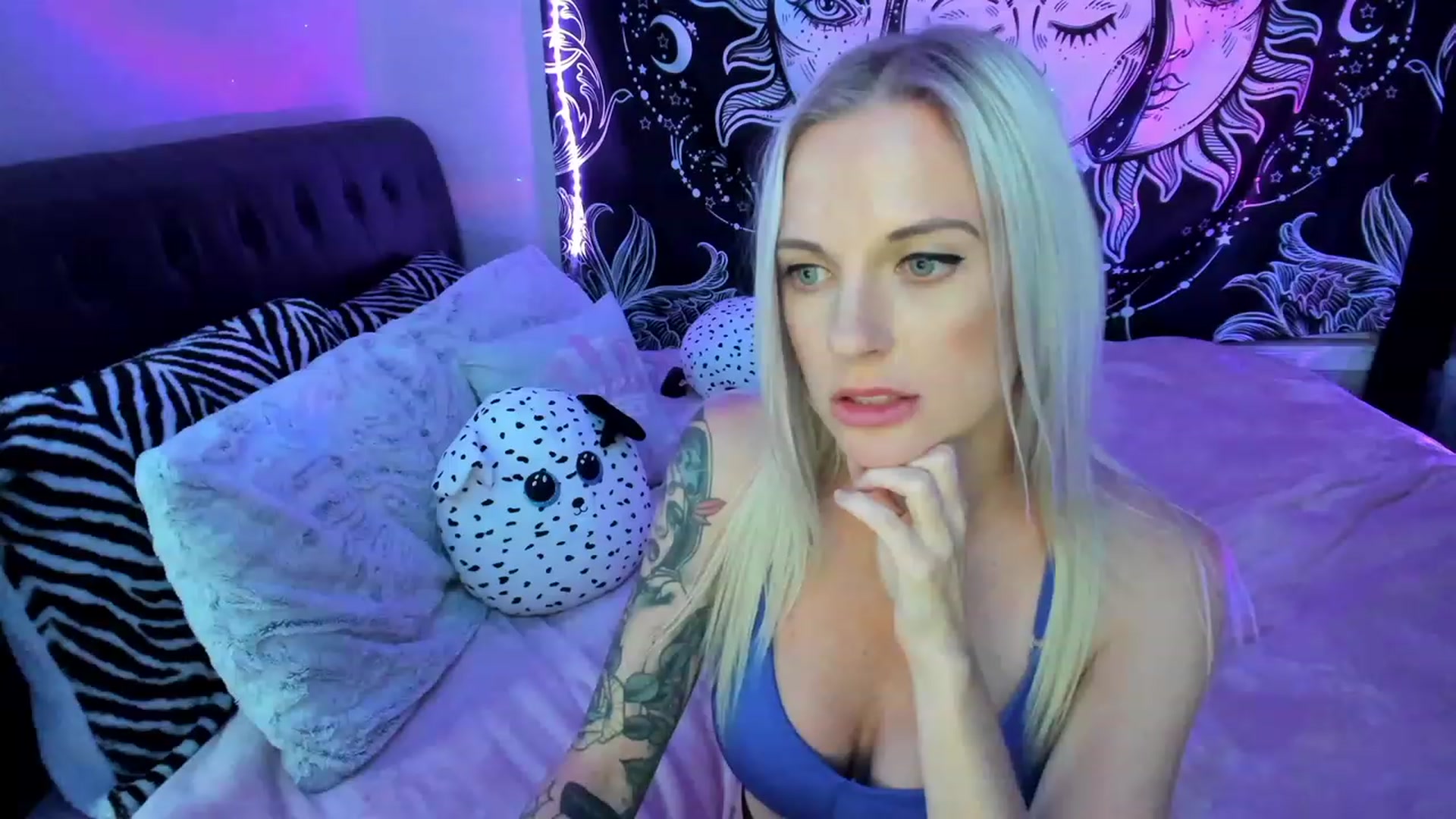 Gallery image thumbnail from Xo_belle's myfreecams stream on, 04/21/2023, 06:53 image 10 of 20