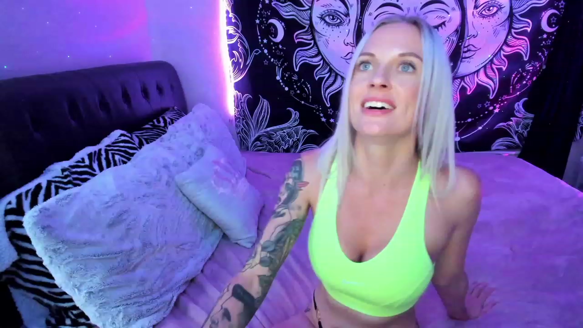 Gallery image thumbnail from Xo_belle's myfreecams stream on, 04/23/2023, 06:45 image 16 of 20