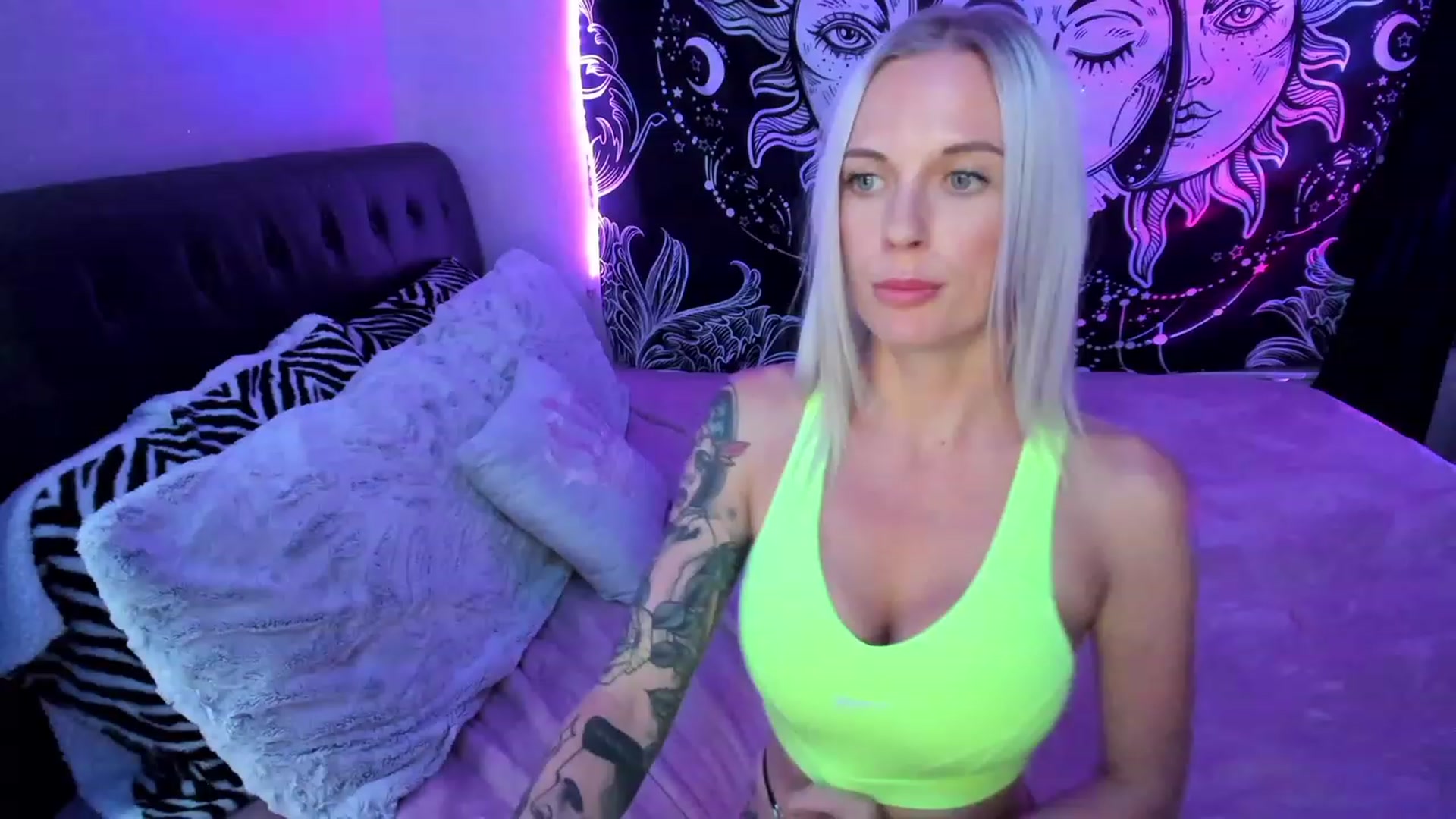 Gallery image thumbnail from Xo_belle's myfreecams stream on, 04/23/2023, 06:45 image 19 of 20