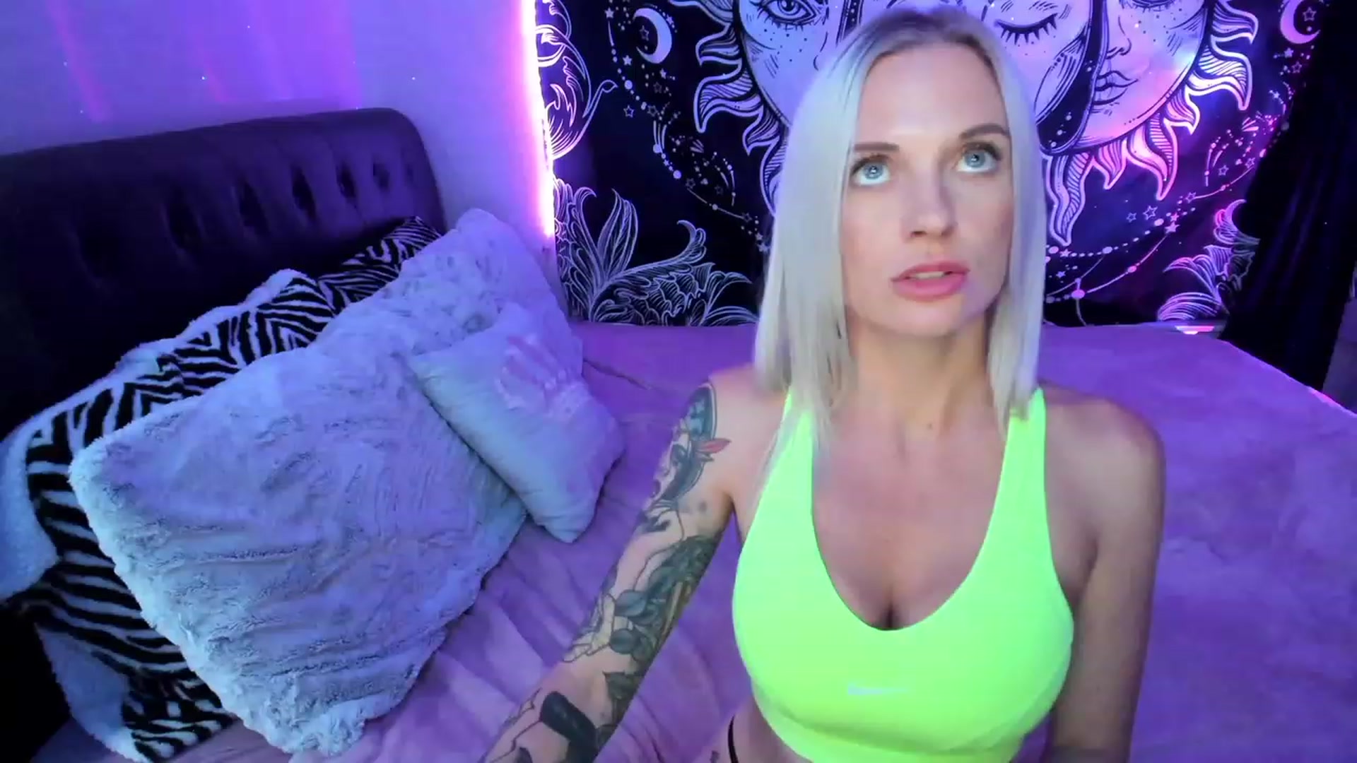 Gallery image thumbnail from Xo_belle's myfreecams stream on, 04/23/2023, 06:45 image 11 of 20