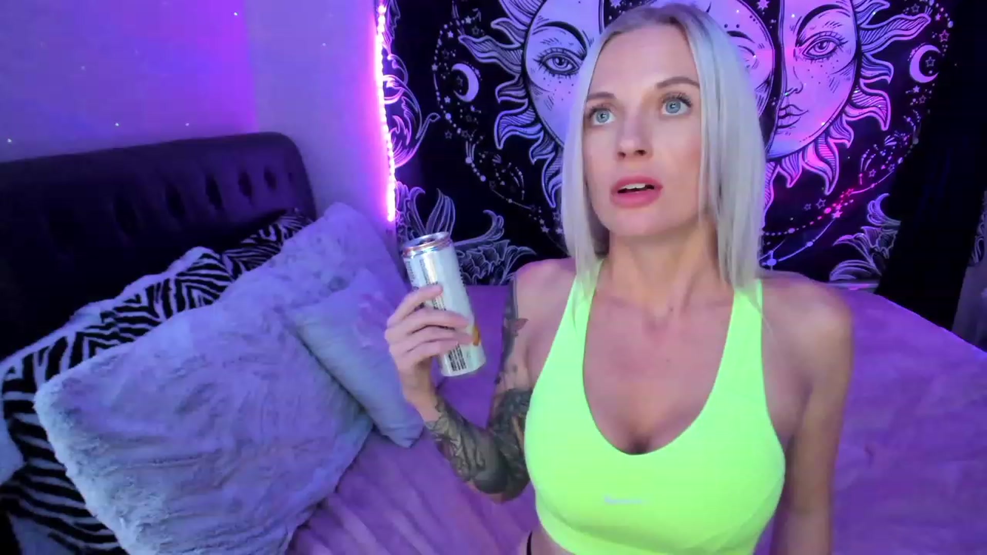 Gallery image thumbnail from Xo_belle's myfreecams stream on, 04/23/2023, 06:45 image 15 of 20