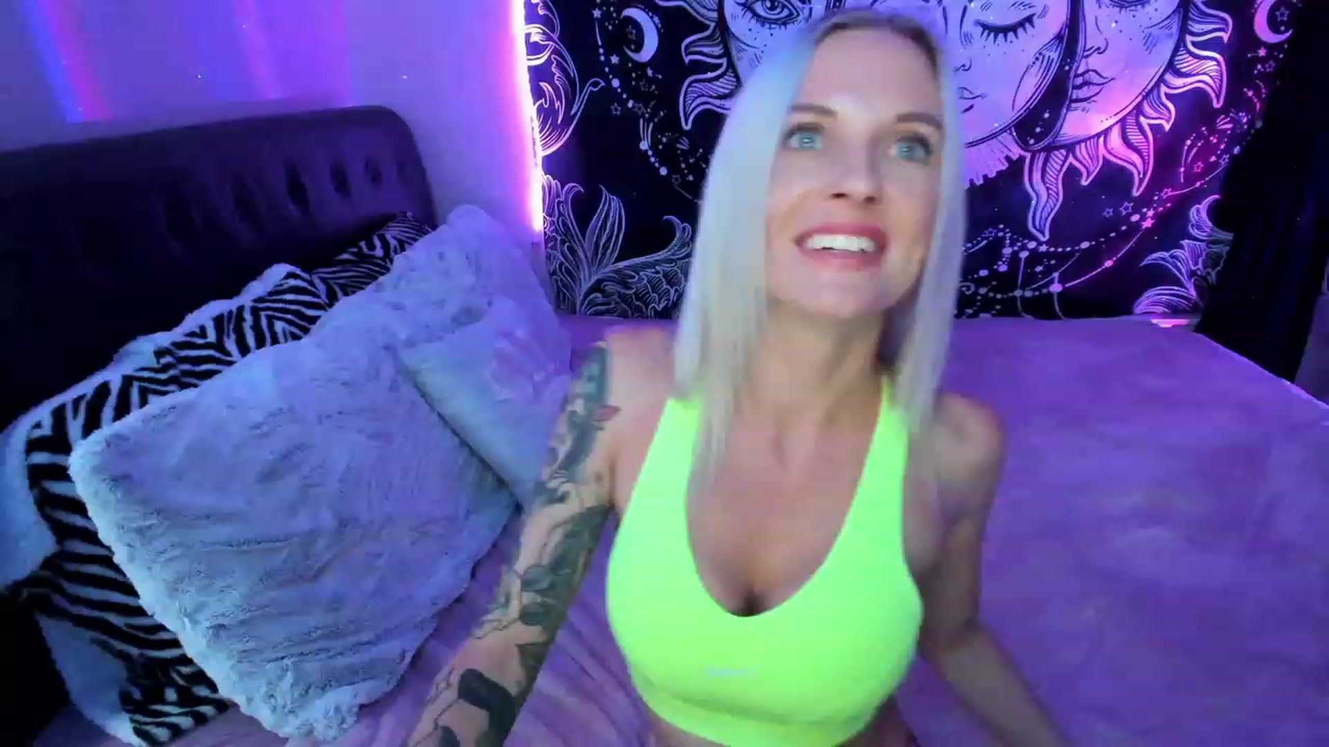 Gallery image thumbnail from Xo_belle's myfreecams stream on, 04/23/2023, 06:45 image 12 of 20