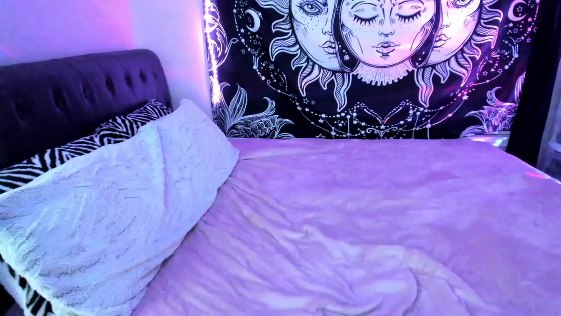 Gallery image thumbnail from Xo_belle's myfreecams stream on, 04/24/2023, 03:19 image 12 of 20