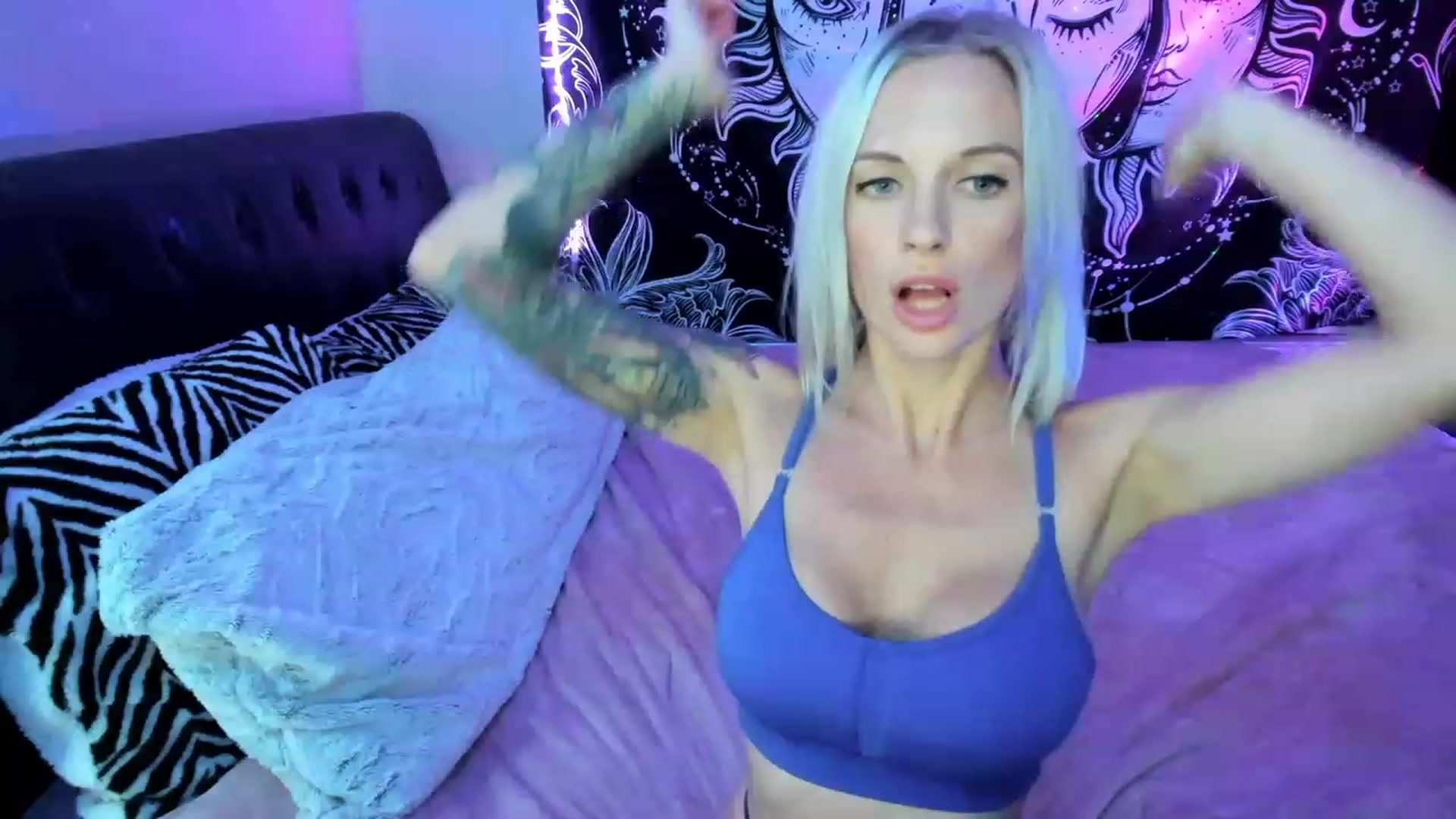 Gallery image thumbnail from Xo_belle's myfreecams stream on, 04/25/2023, 05:05 image 15 of 20