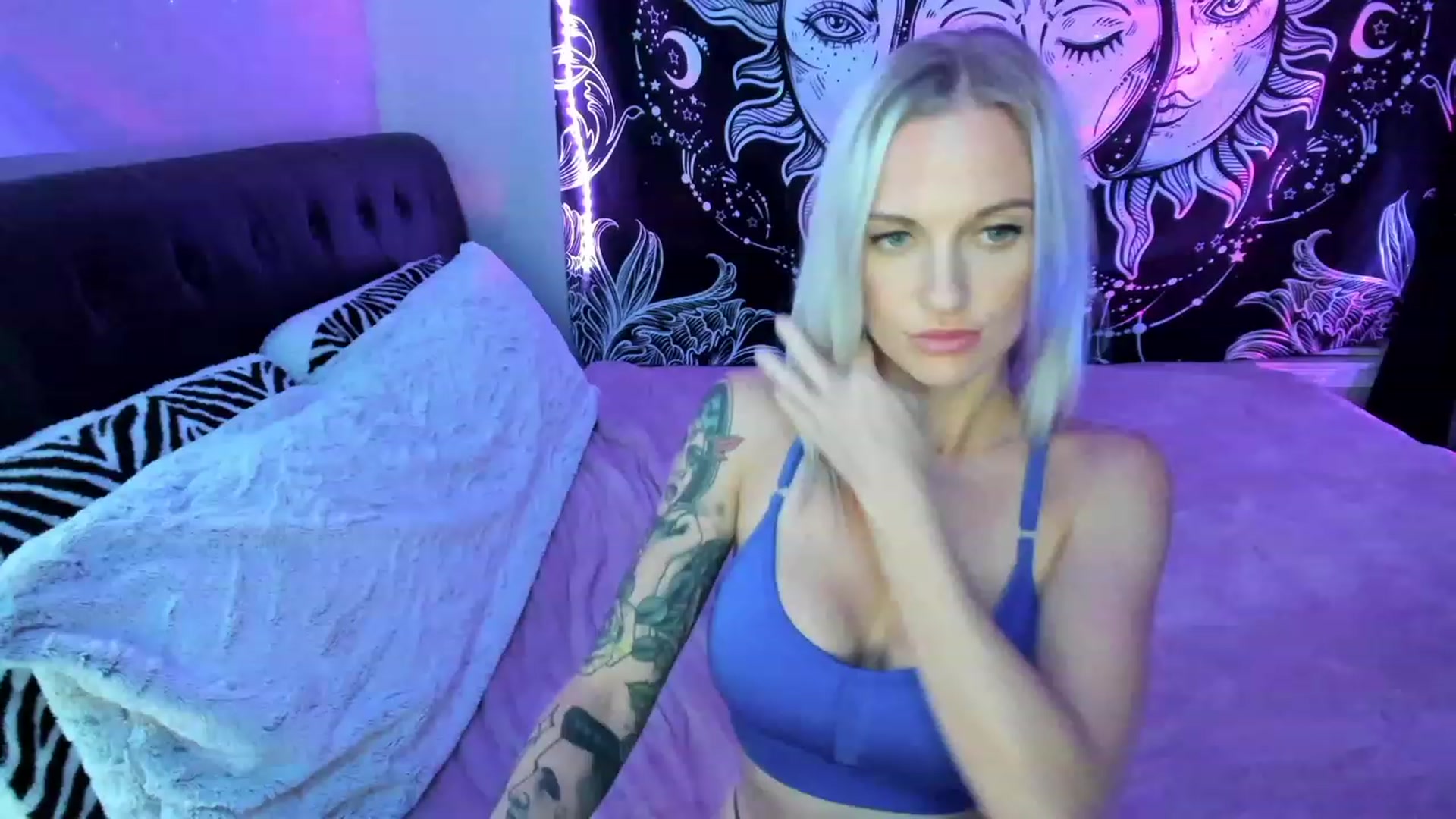 Gallery image thumbnail from Xo_belle's myfreecams stream on, 04/25/2023, 05:59 image 2 of 20