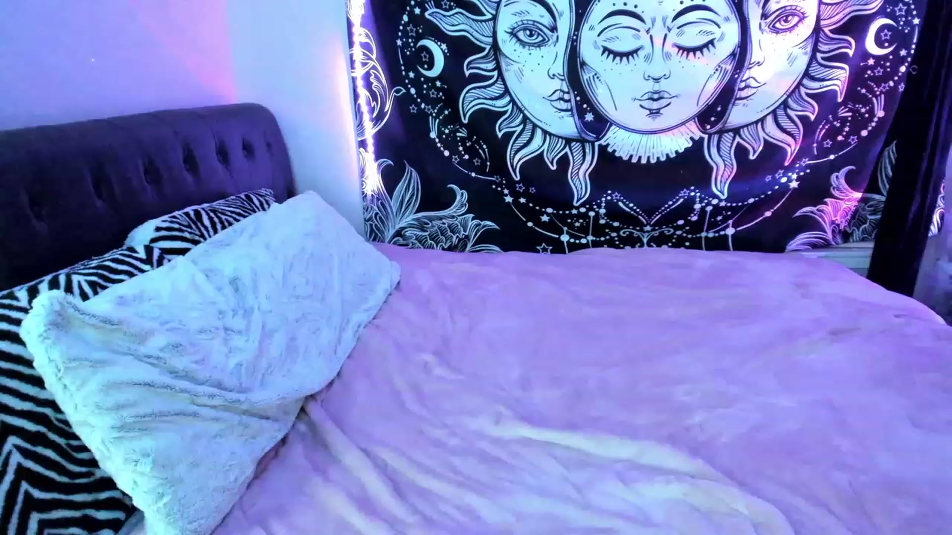 Gallery image thumbnail from Xo_belle's myfreecams stream on, 04/26/2023, 03:58 image 11 of 20