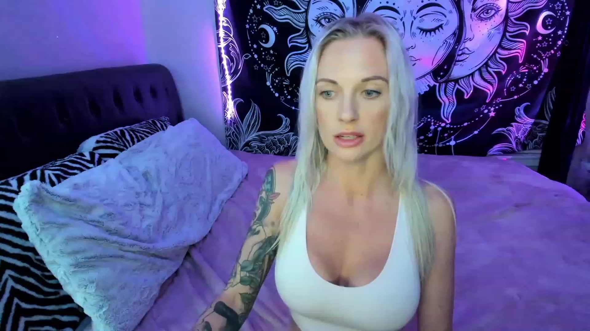 Gallery image thumbnail from Xo_belle's myfreecams stream on, 04/26/2023, 03:58 image 2 of 20