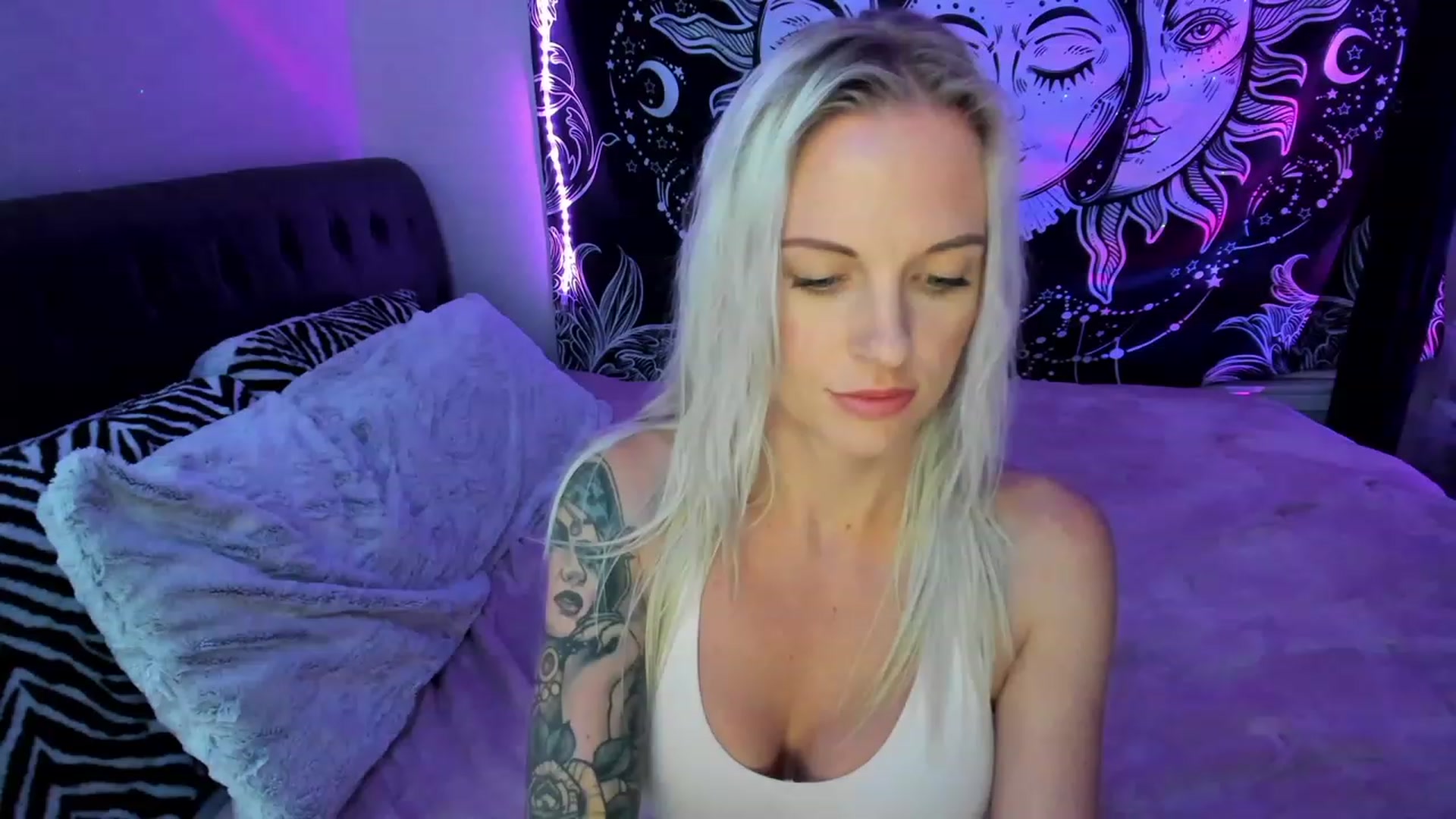 Gallery image thumbnail from Xo_belle's myfreecams stream on, 04/26/2023, 03:58 image 18 of 20