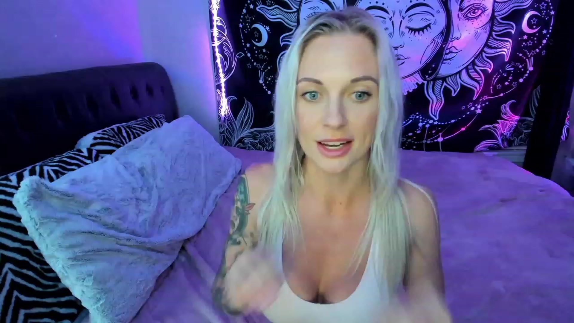 Gallery image thumbnail from Xo_belle's myfreecams stream on, 04/26/2023, 03:58 image 1 of 20