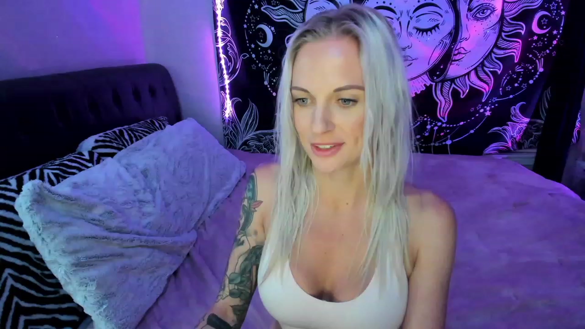 Gallery image thumbnail from Xo_belle's myfreecams stream on, 04/26/2023, 03:58 image 17 of 20