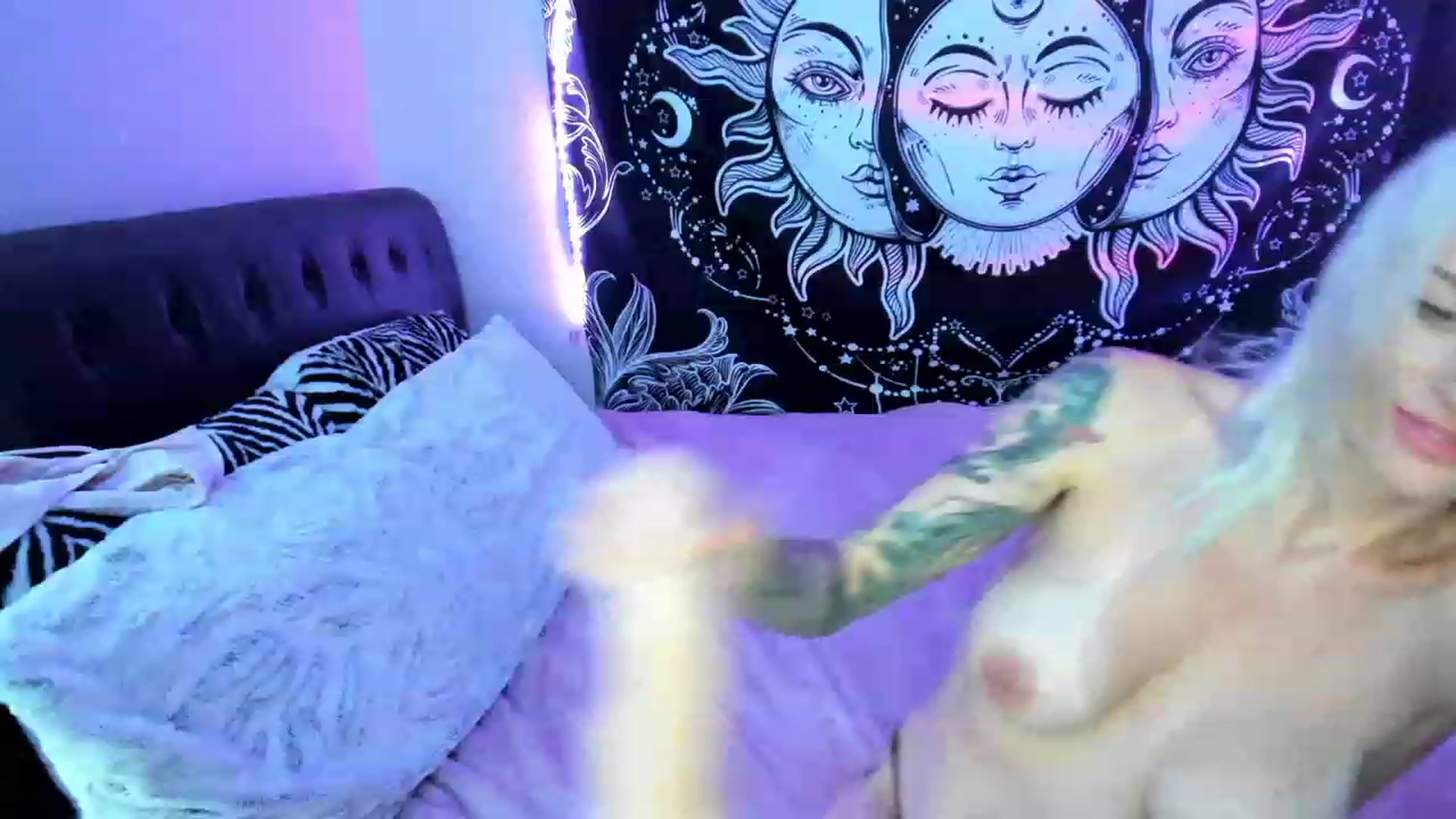 Gallery image thumbnail from Xo_belle's myfreecams stream on, 04/26/2023, 07:49 image 12 of 20