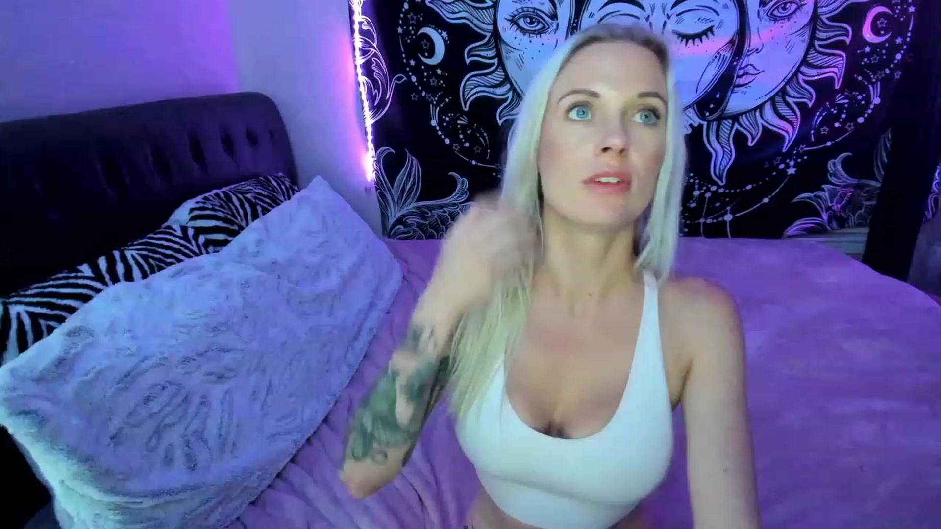 Gallery image thumbnail from Xo_belle's myfreecams stream on, 04/26/2023, 07:49 image 1 of 20