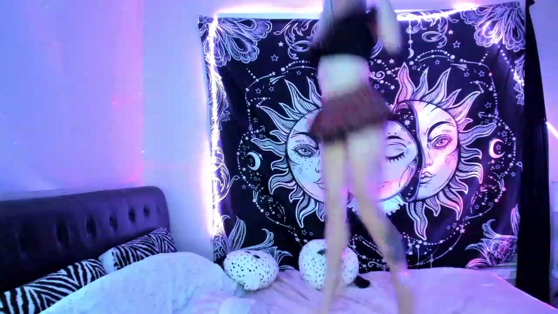 Gallery image thumbnail from Xo_belle's myfreecams stream on, 04/29/2023, 10:25 image 20 of 20