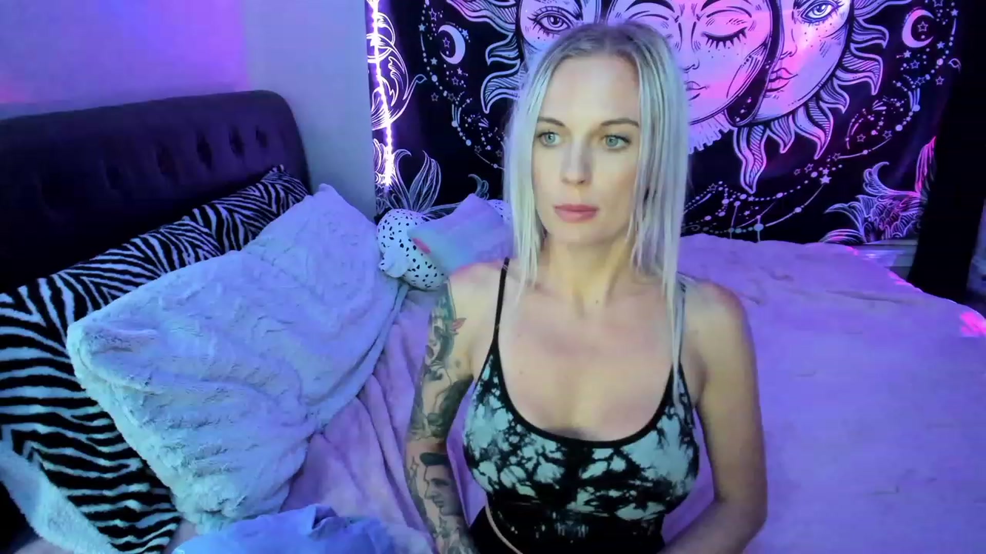 Gallery image thumbnail from Xo_belle's myfreecams stream on, 04/30/2023, 07:08 image 16 of 20