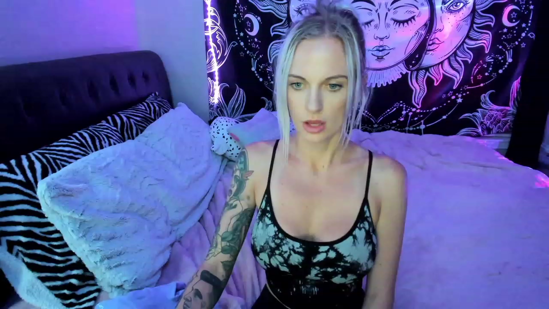 Gallery image thumbnail from Xo_belle's myfreecams stream on, 04/30/2023, 07:08 image 15 of 20
