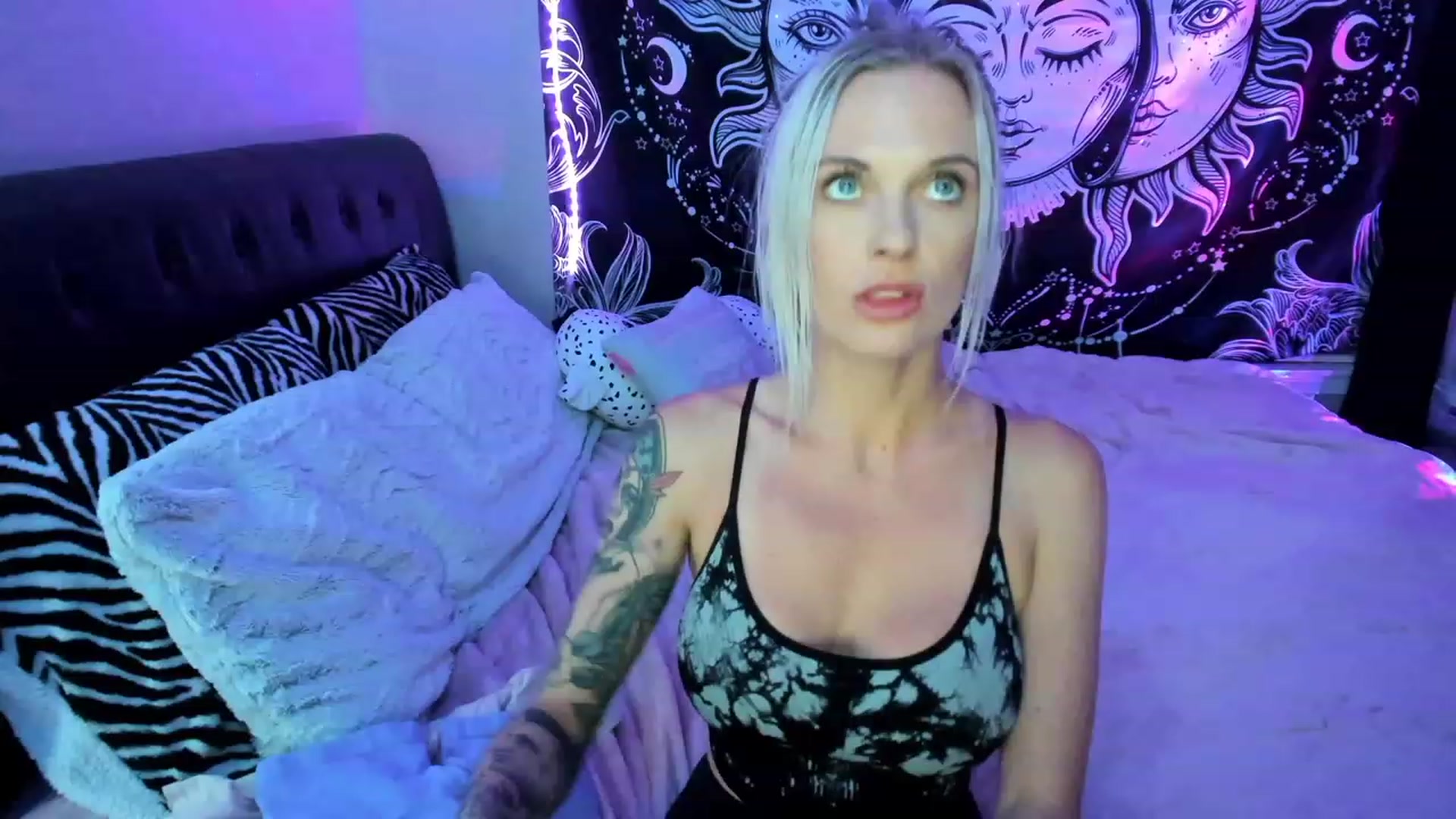 Gallery image thumbnail from Xo_belle's myfreecams stream on, 04/30/2023, 07:08 image 13 of 20