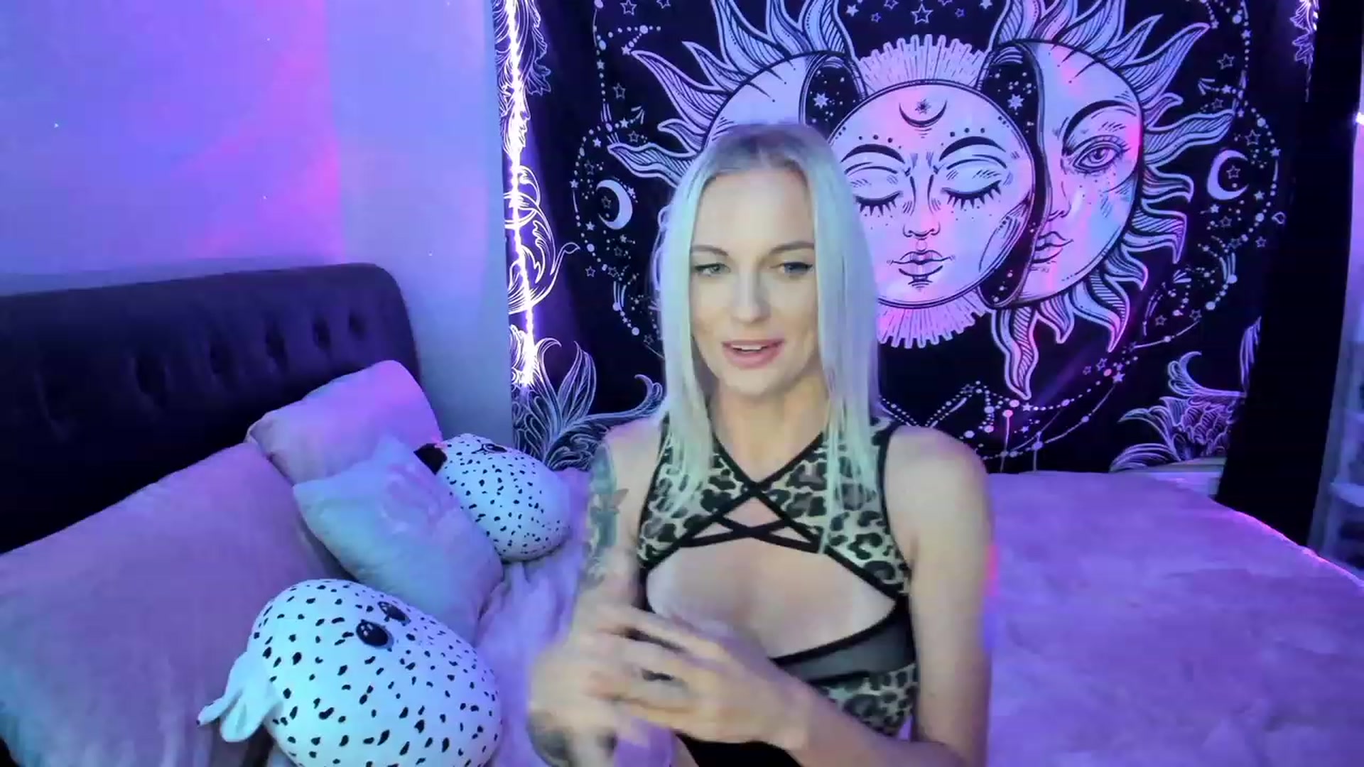 Gallery image thumbnail from Xo_belle's myfreecams stream on, 05/01/2023, 02:14 image 9 of 20