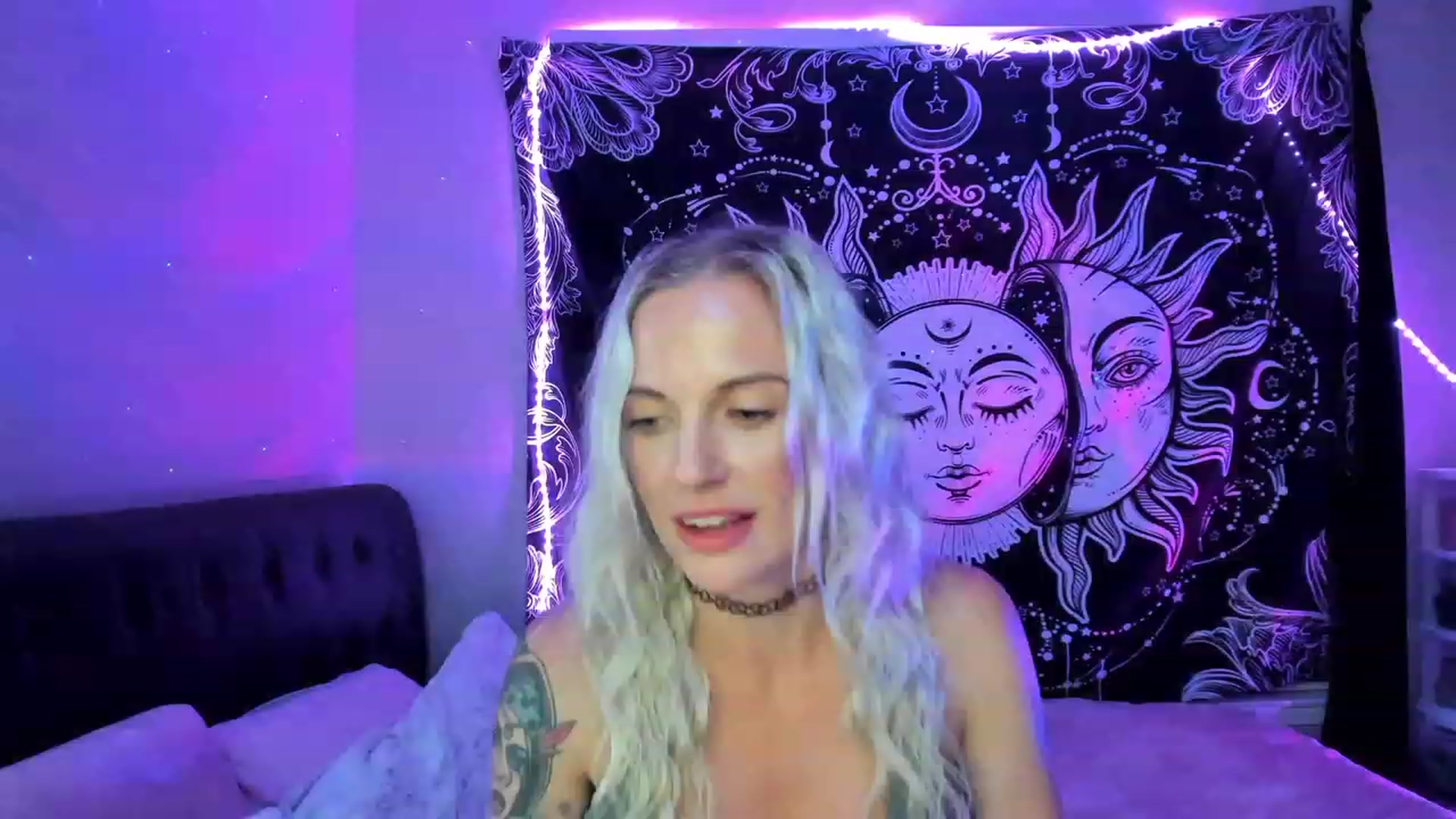 Gallery image thumbnail from Xo_belle's myfreecams stream on, 05/03/2023, 08:13 image 10 of 20