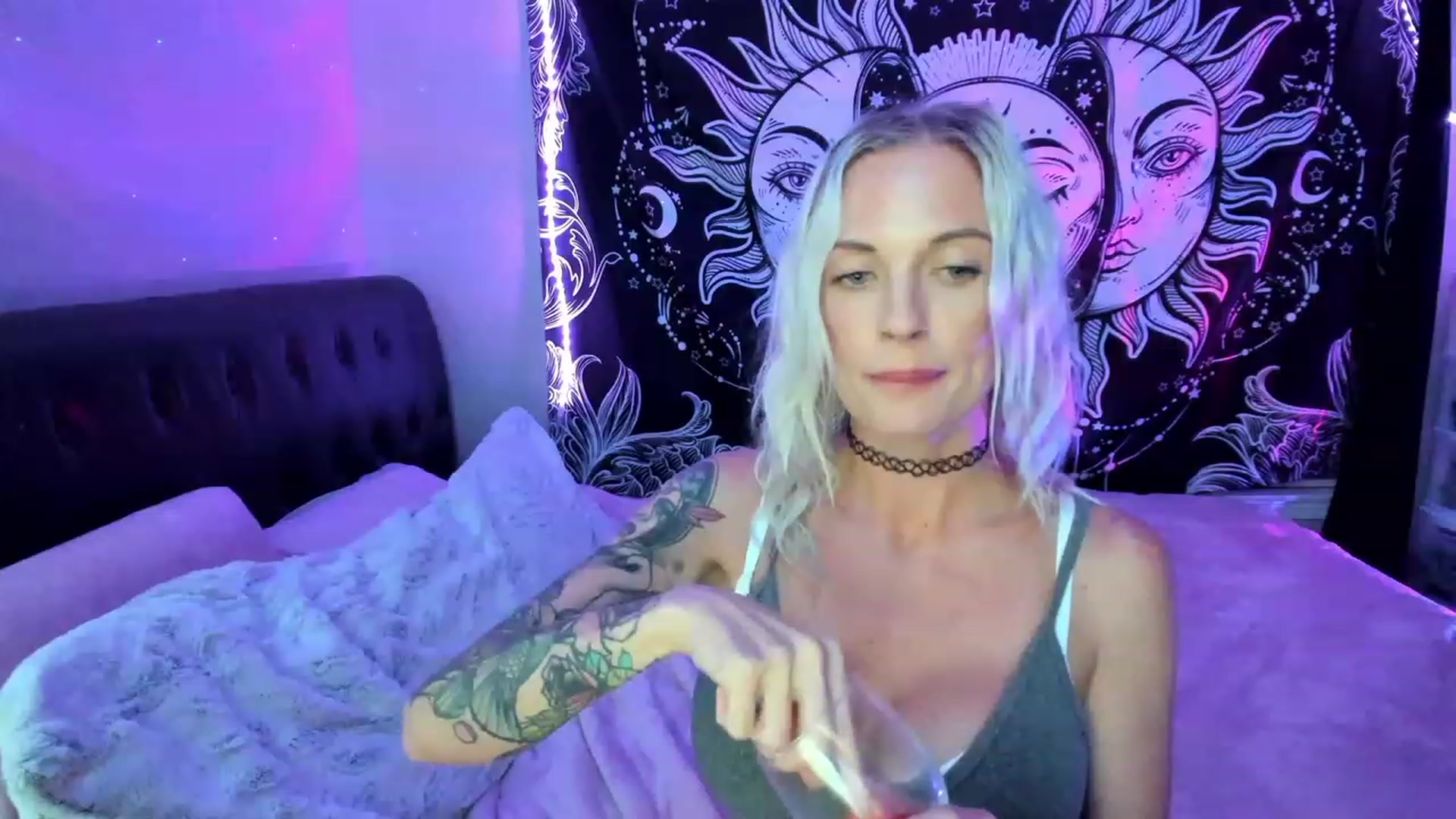 Gallery image thumbnail from Xo_belle's myfreecams stream on, 05/03/2023, 08:13 image 19 of 20