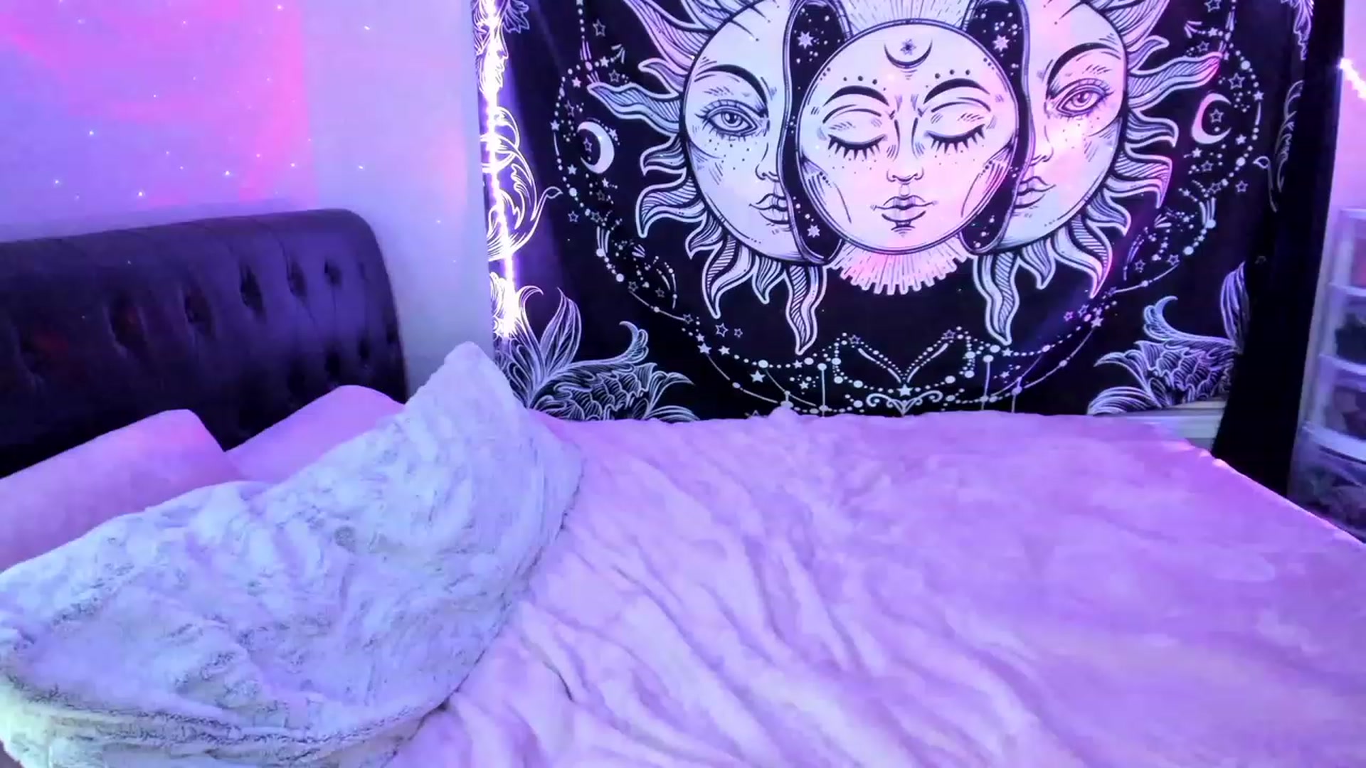 Gallery image thumbnail from Xo_belle's myfreecams stream on, 05/03/2023, 08:13 image 1 of 20