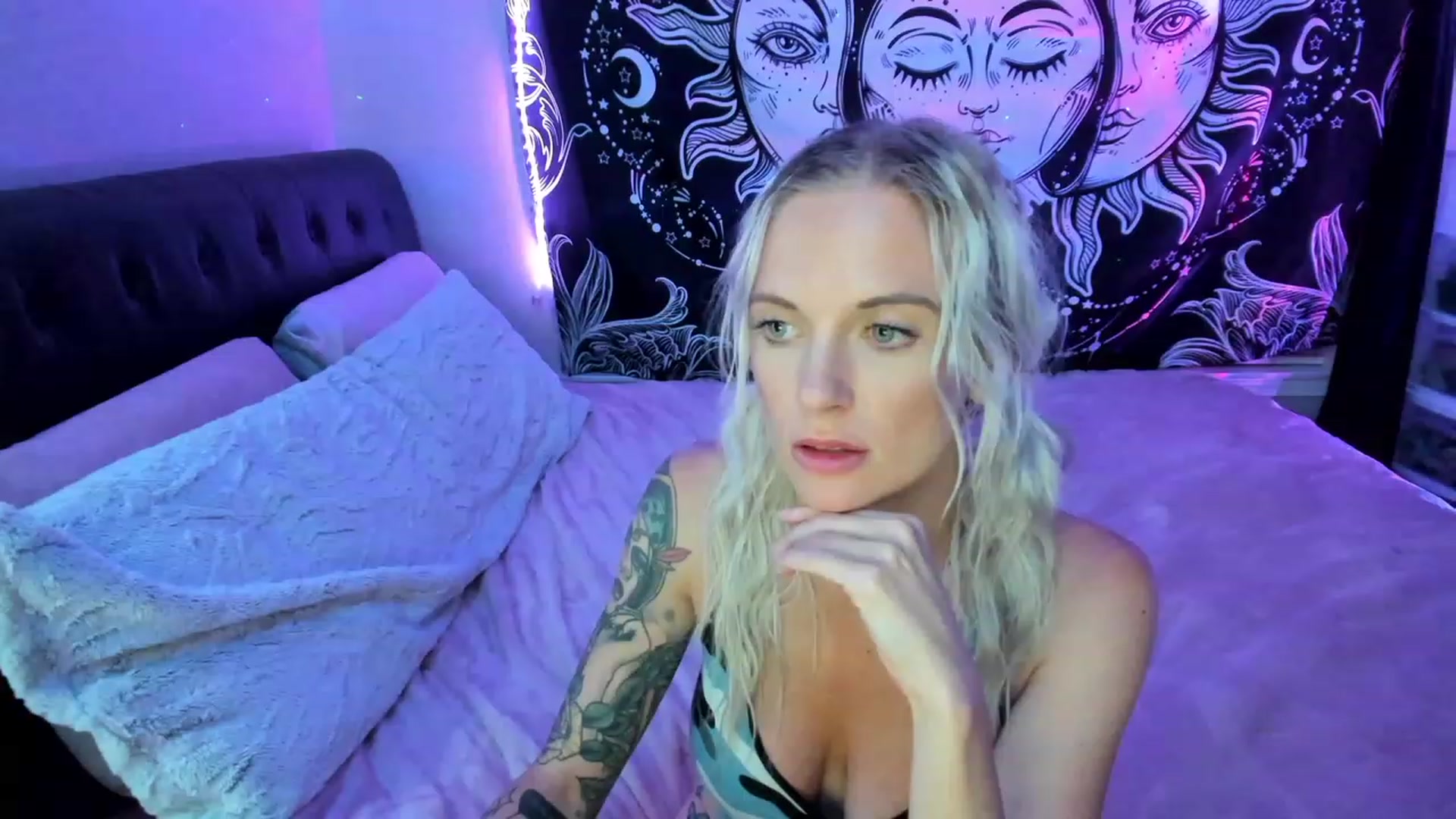 Gallery image thumbnail from Xo_belle's myfreecams stream on, 05/04/2023, 09:43 image 11 of 20