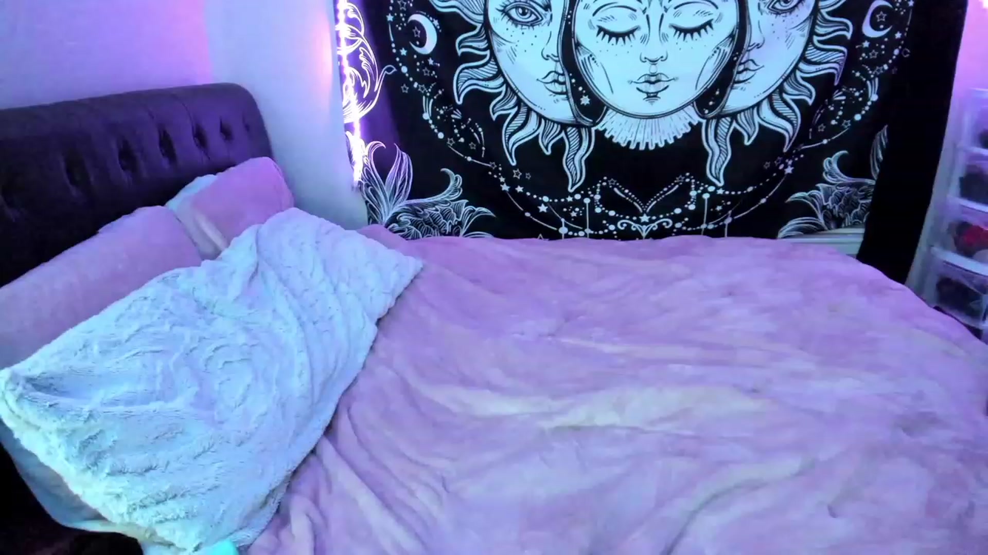 Gallery image thumbnail from Xo_belle's myfreecams stream on, 05/05/2023, 07:08 image 17 of 20