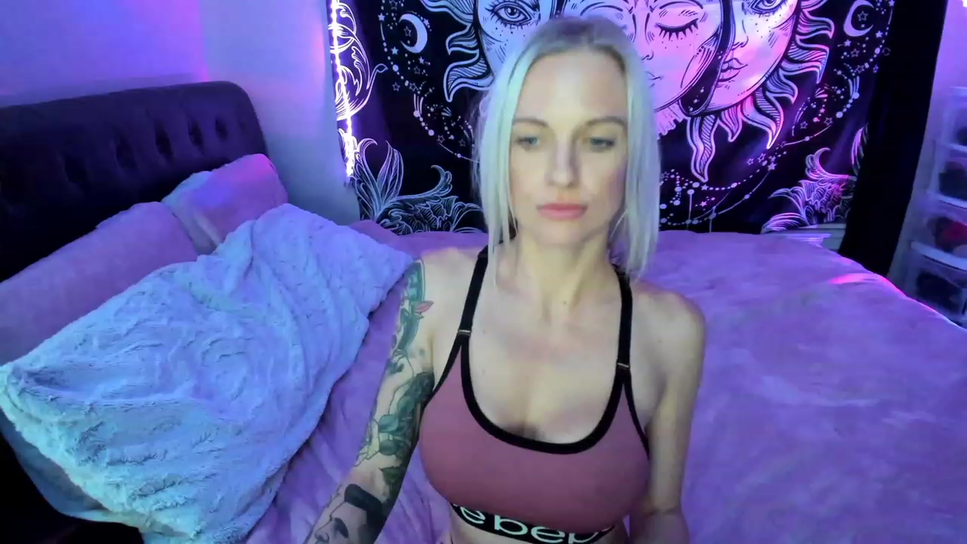 Gallery image thumbnail from Xo_belle's myfreecams stream on, 05/05/2023, 07:08 image 14 of 20