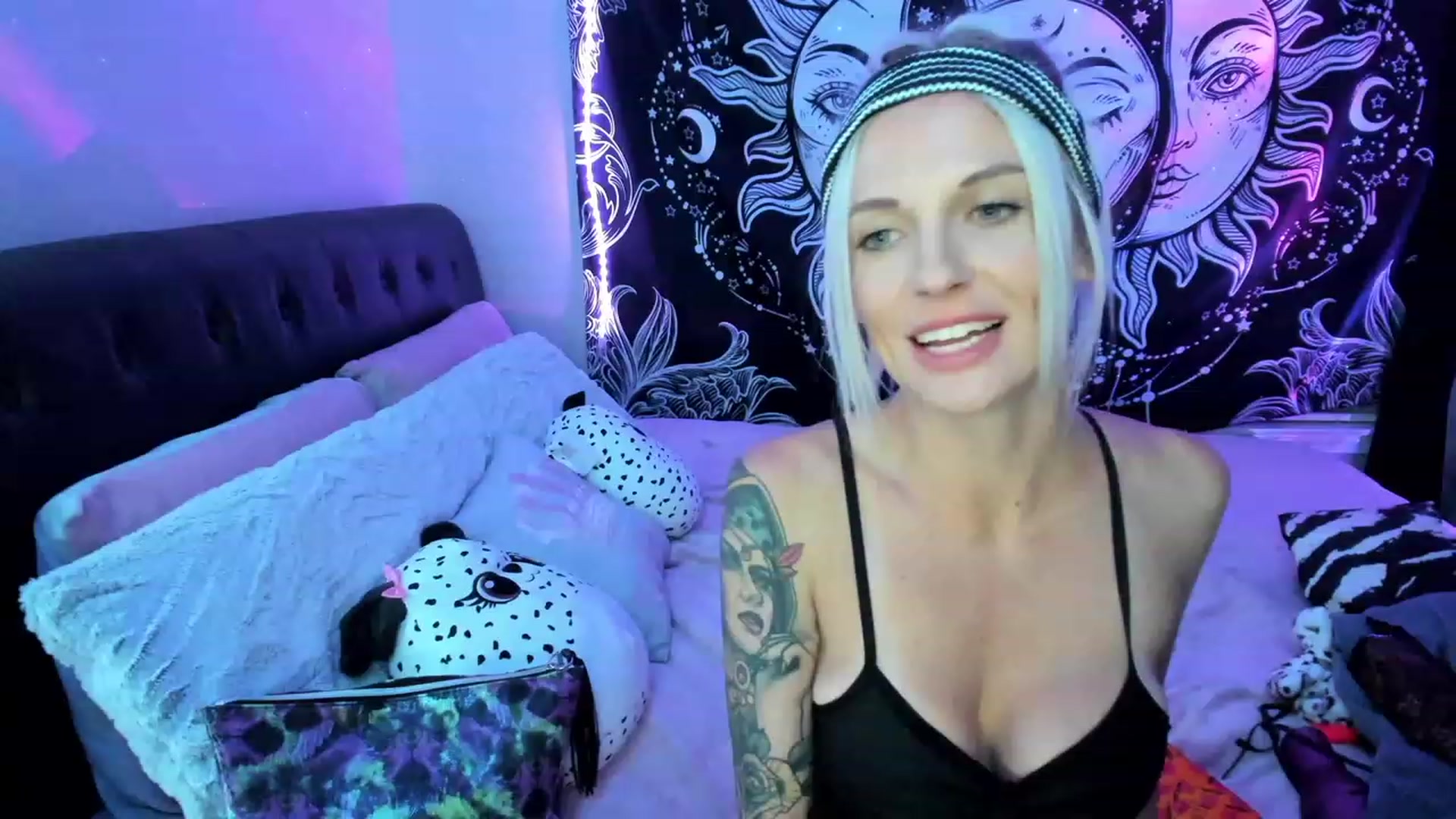 Gallery image thumbnail from Xo_belle's myfreecams stream on, 05/11/2023, 06:11 image 7 of 20