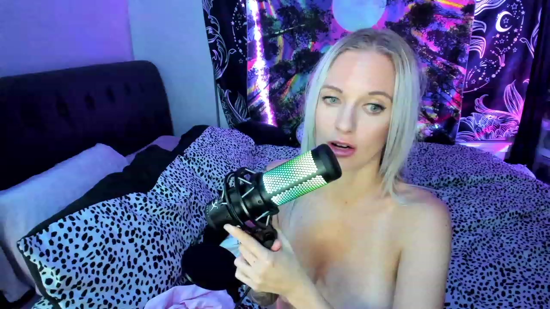 Gallery image thumbnail from Xo_belle's myfreecams stream on, 05/28/2023, 10:23 image 13 of 20