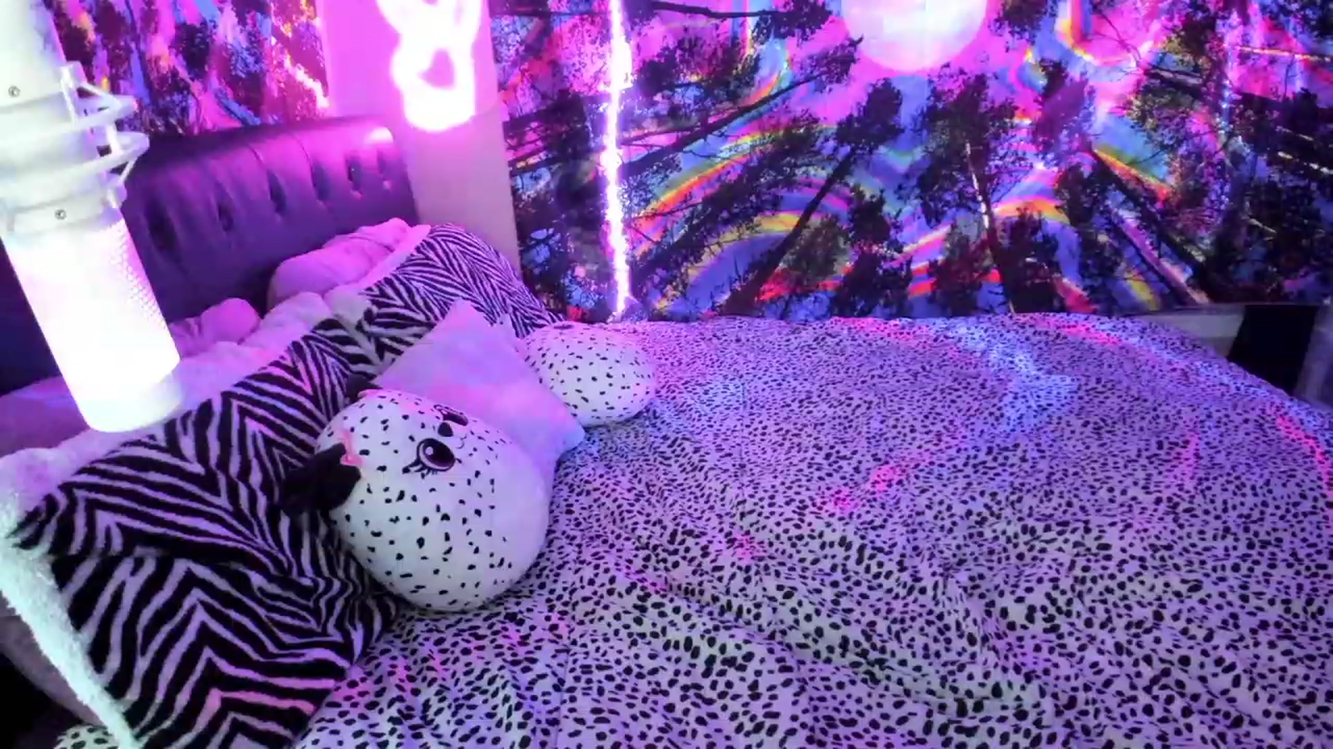 Gallery image thumbnail from Xo_belle's myfreecams stream on, 06/18/2023, 10:19 image 19 of 20
