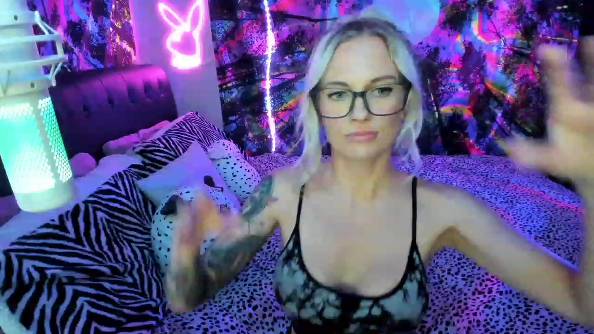 Gallery image thumbnail from Xo_belle's myfreecams stream on, 06/21/2023, 06:38 image 8 of 20