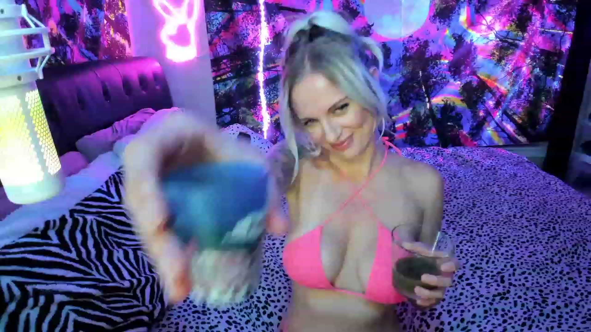 Gallery image thumbnail from Xo_belle's myfreecams stream on, 06/21/2023, 10:12 image 17 of 20