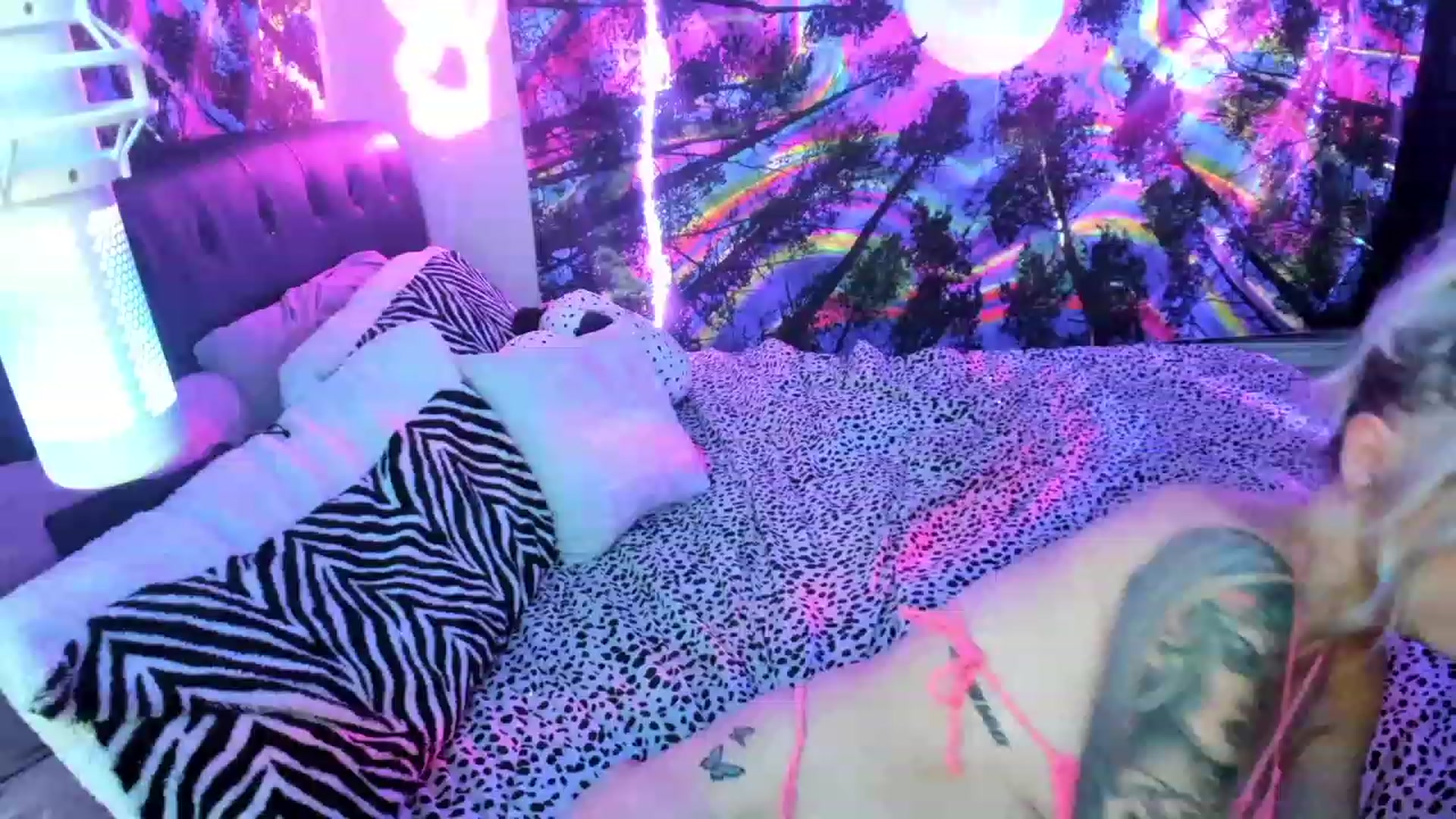Gallery image thumbnail from Xo_belle's myfreecams stream on, 06/21/2023, 12:03 image 1 of 20