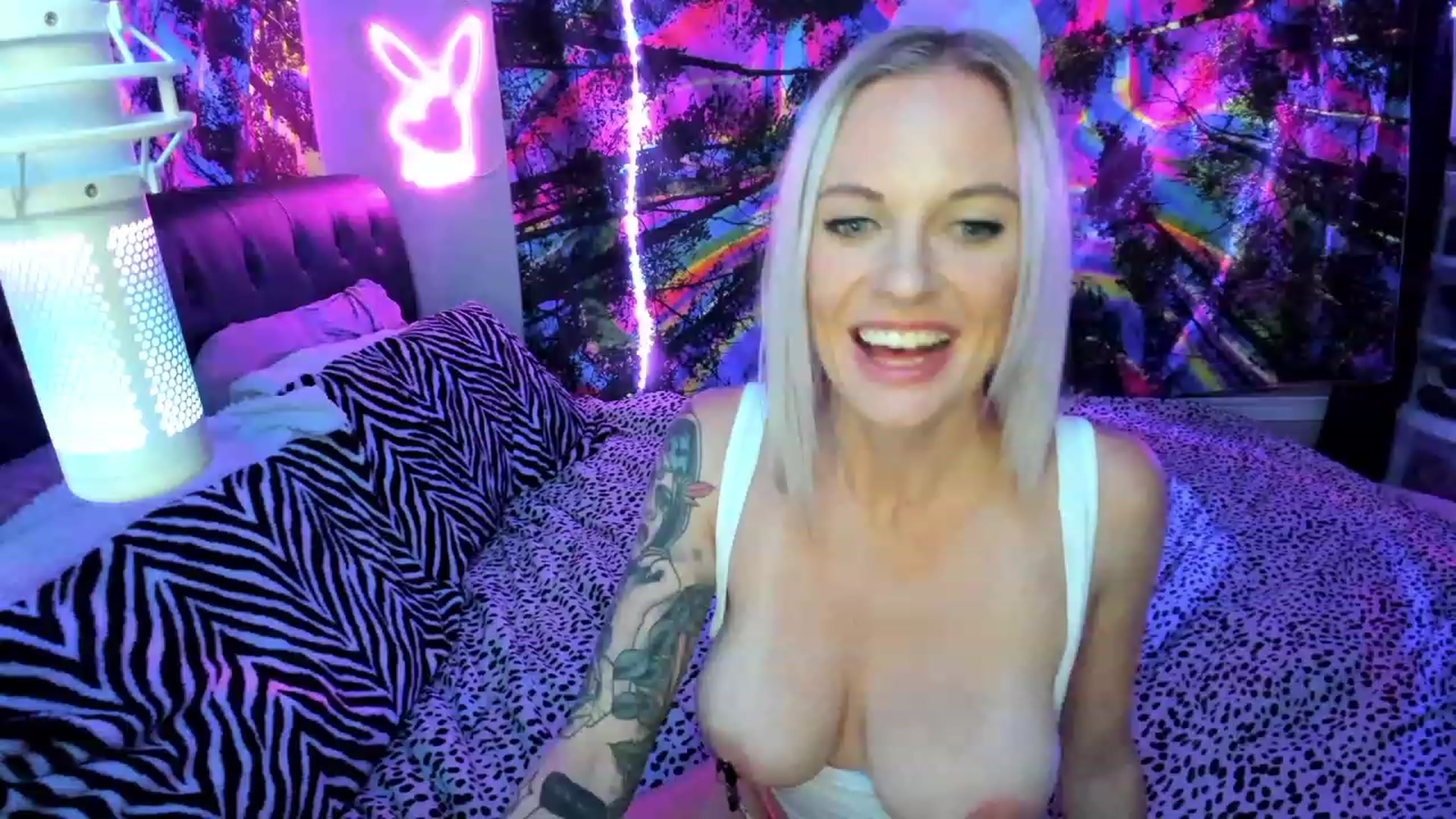 Gallery image thumbnail from Xo_belle's myfreecams stream on, 06/24/2023, 05:43 image 17 of 20